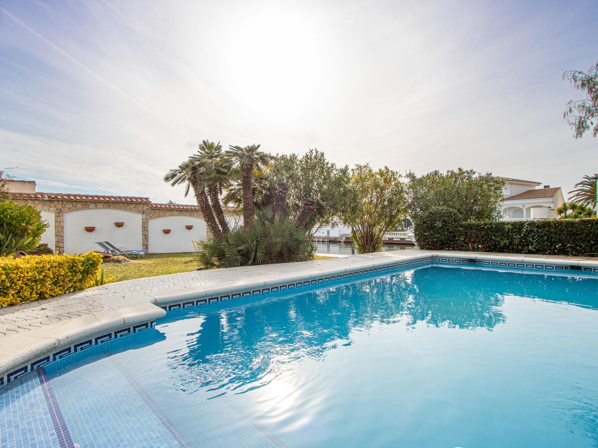 Photo 31 - 7 bedroom House in Castelló d'Empúries with private pool and garden