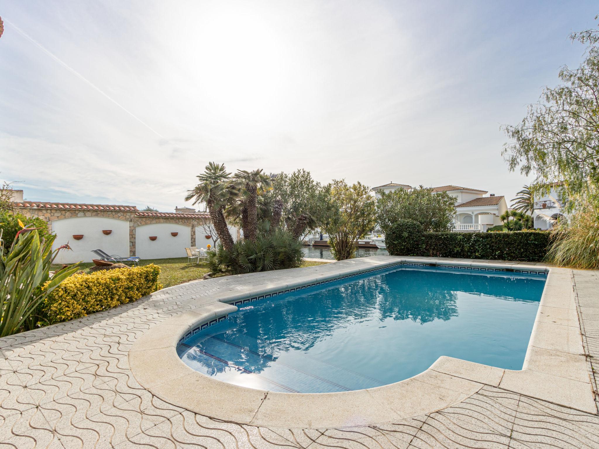 Foto 32 - Casa con 7 camere da letto a Castelló d'Empúries con piscina privata e giardino