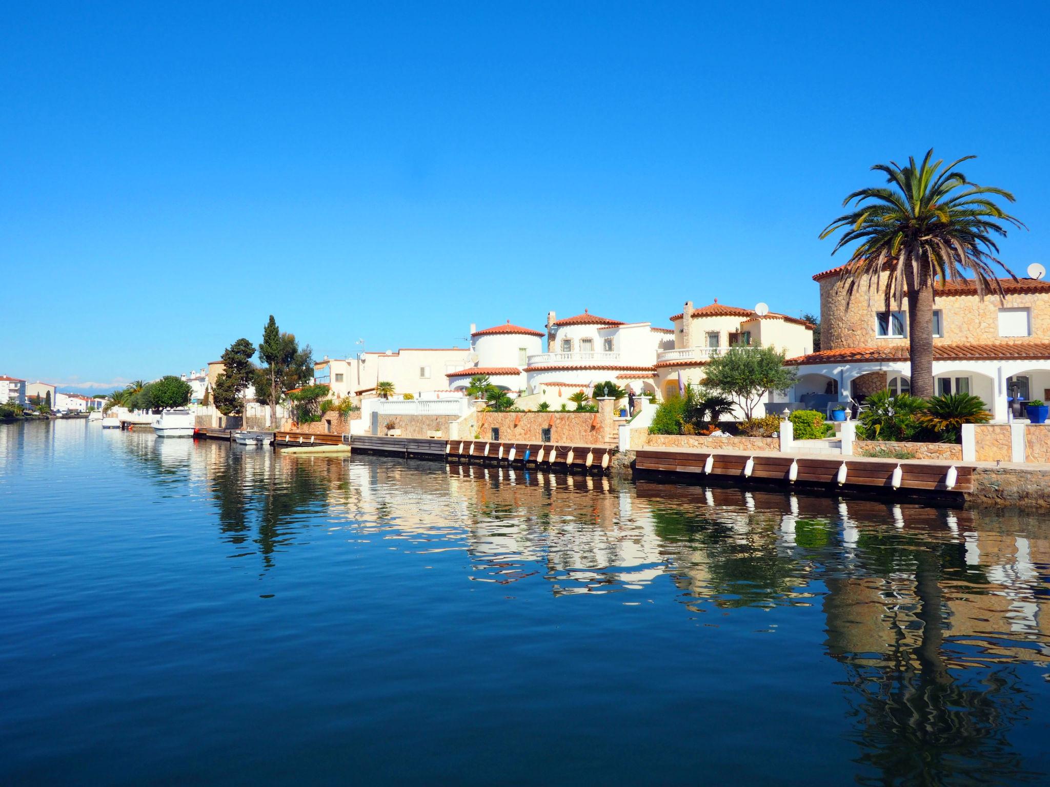 Foto 54 - Casa de 7 quartos em Castelló d'Empúries com piscina privada e vistas do mar