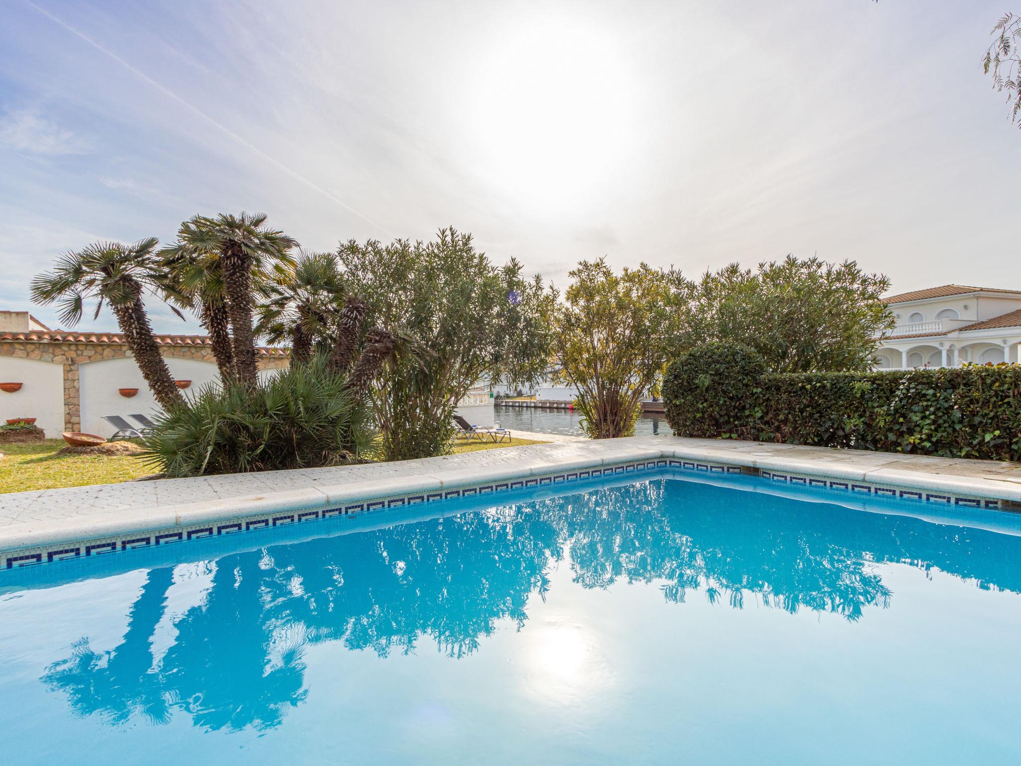 Foto 30 - Haus mit 7 Schlafzimmern in Castelló d'Empúries mit privater pool und blick aufs meer