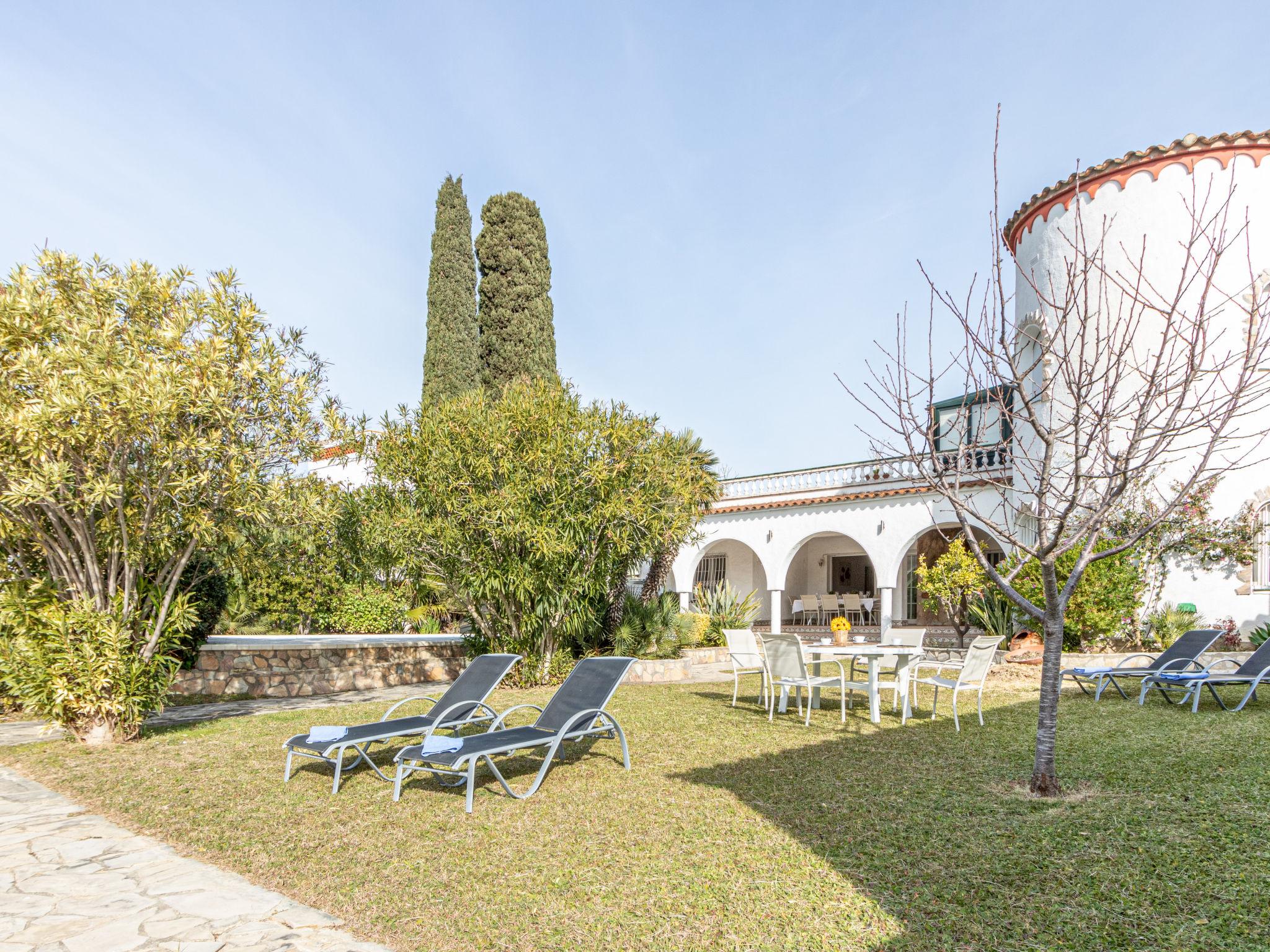 Photo 35 - 7 bedroom House in Castelló d'Empúries with private pool and garden