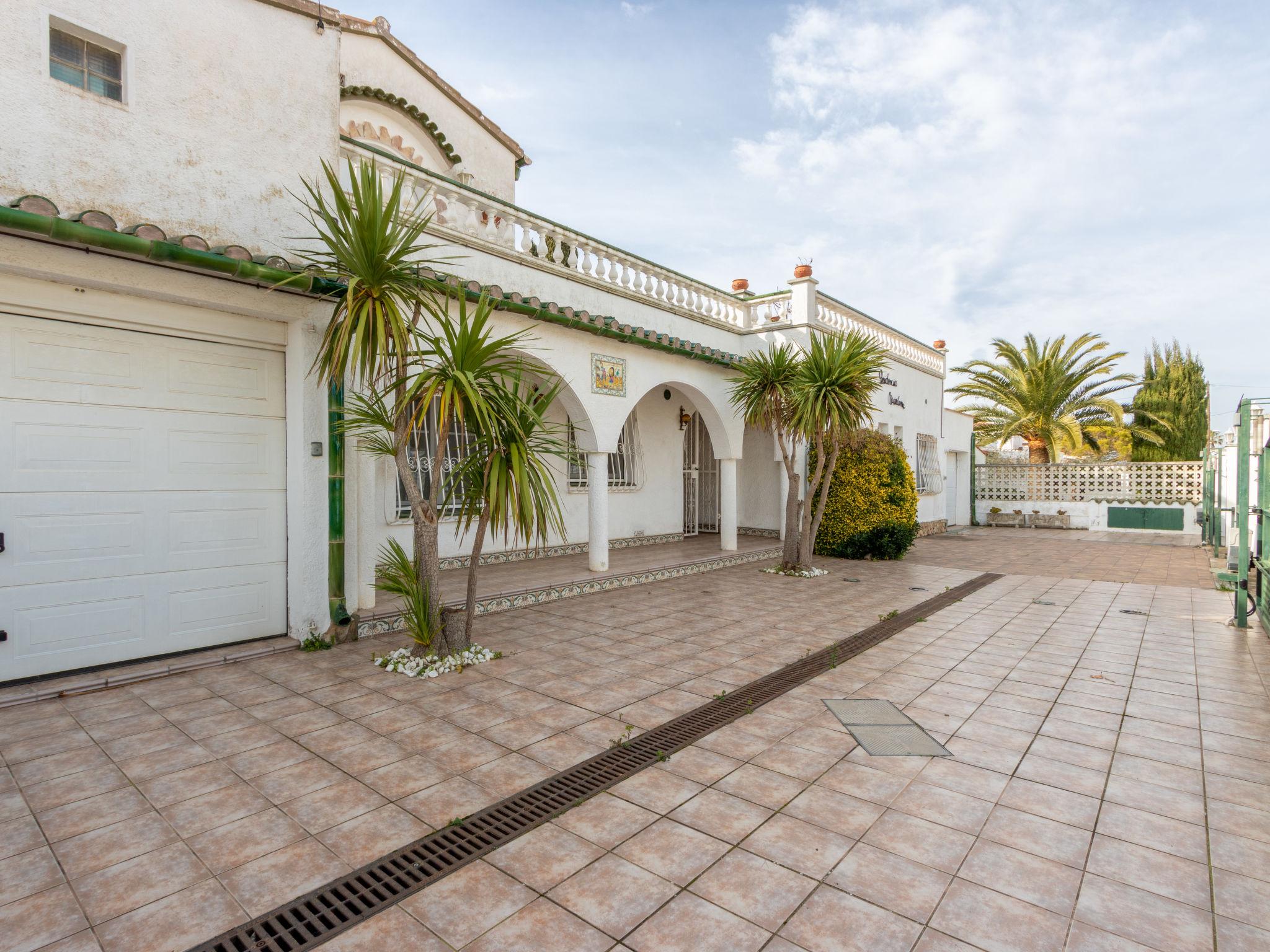 Foto 37 - Casa con 7 camere da letto a Castelló d'Empúries con piscina privata e vista mare