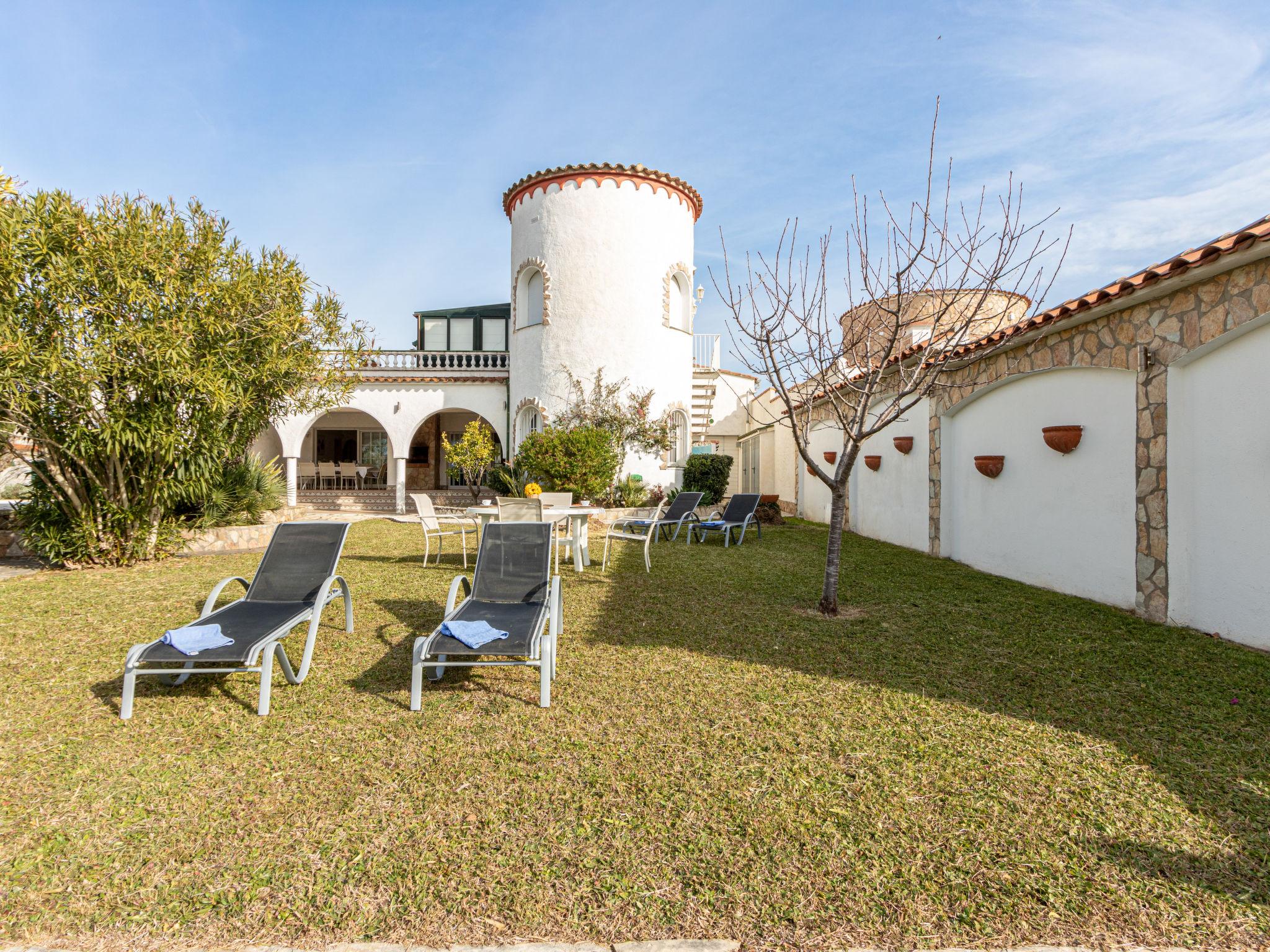 Foto 36 - Casa con 7 camere da letto a Castelló d'Empúries con piscina privata e vista mare