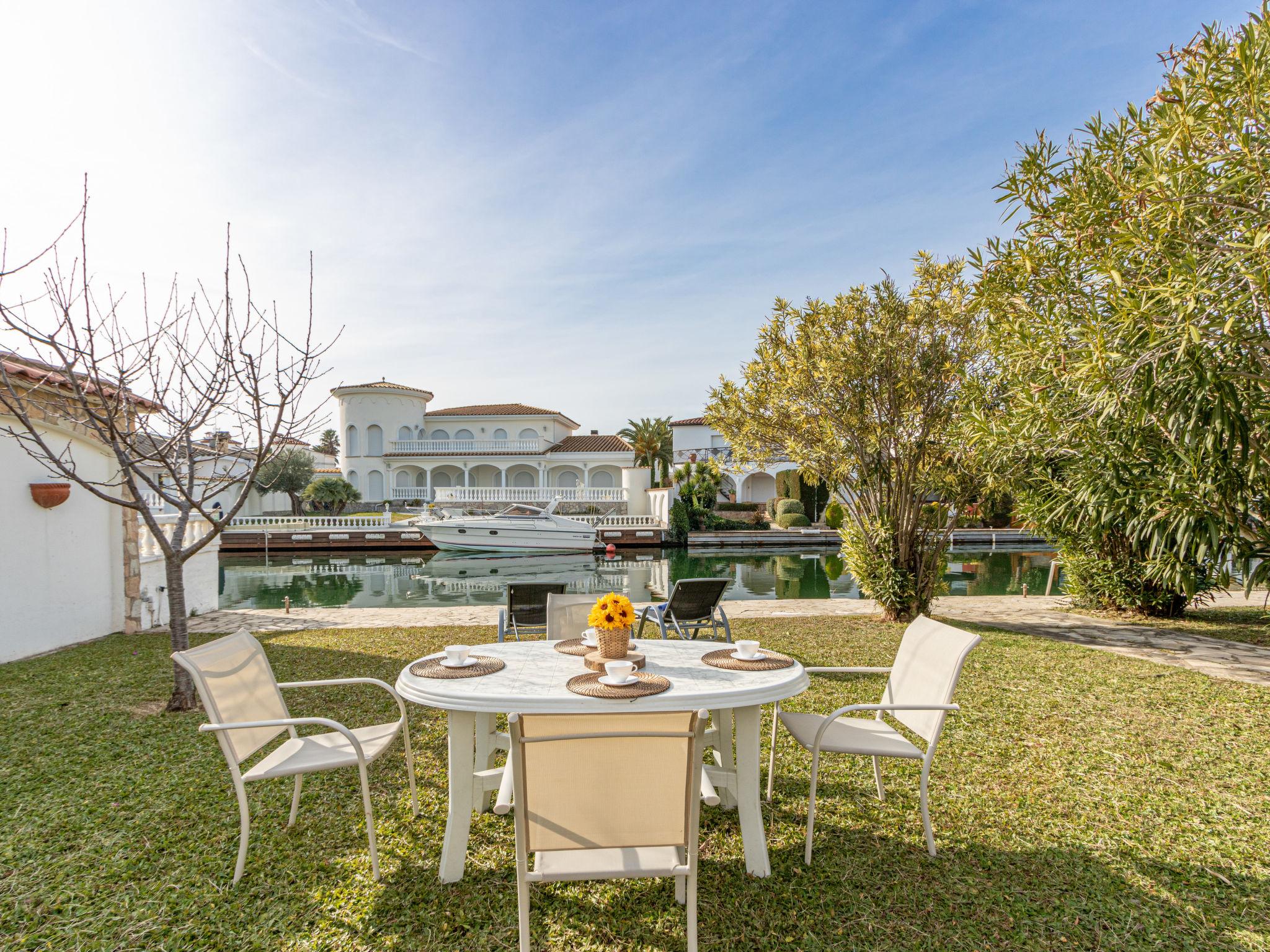 Photo 34 - Maison de 7 chambres à Castelló d'Empúries avec piscine privée et jardin