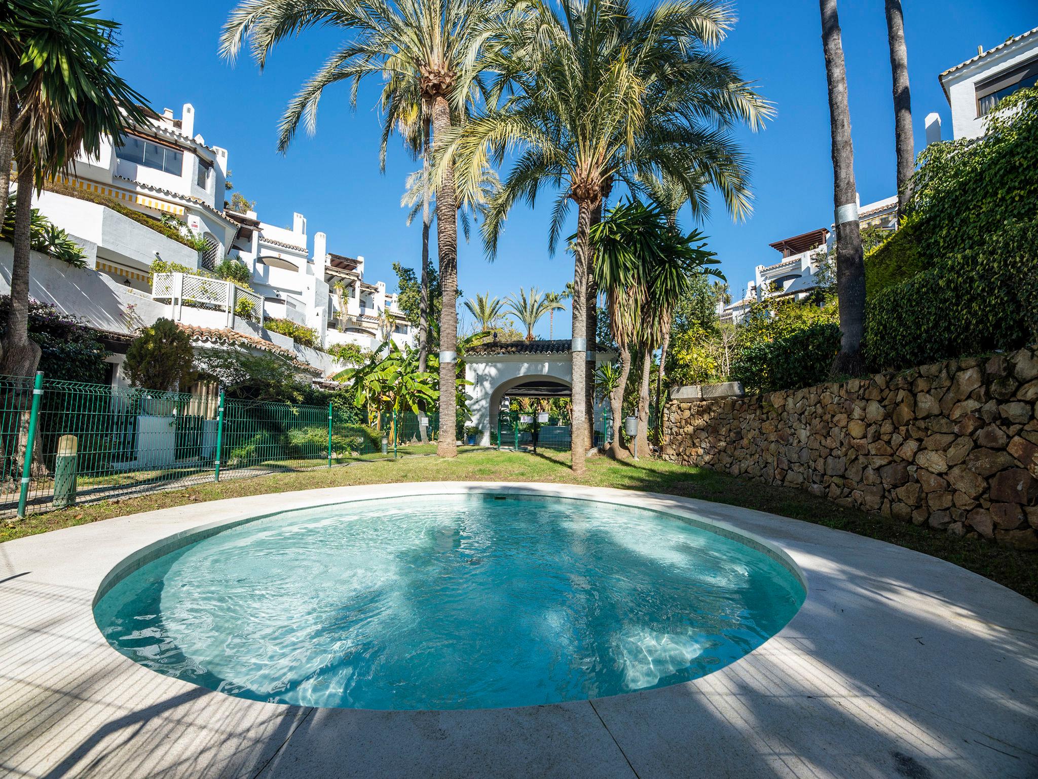 Foto 28 - Apartment mit 2 Schlafzimmern in Marbella mit schwimmbad und blick aufs meer