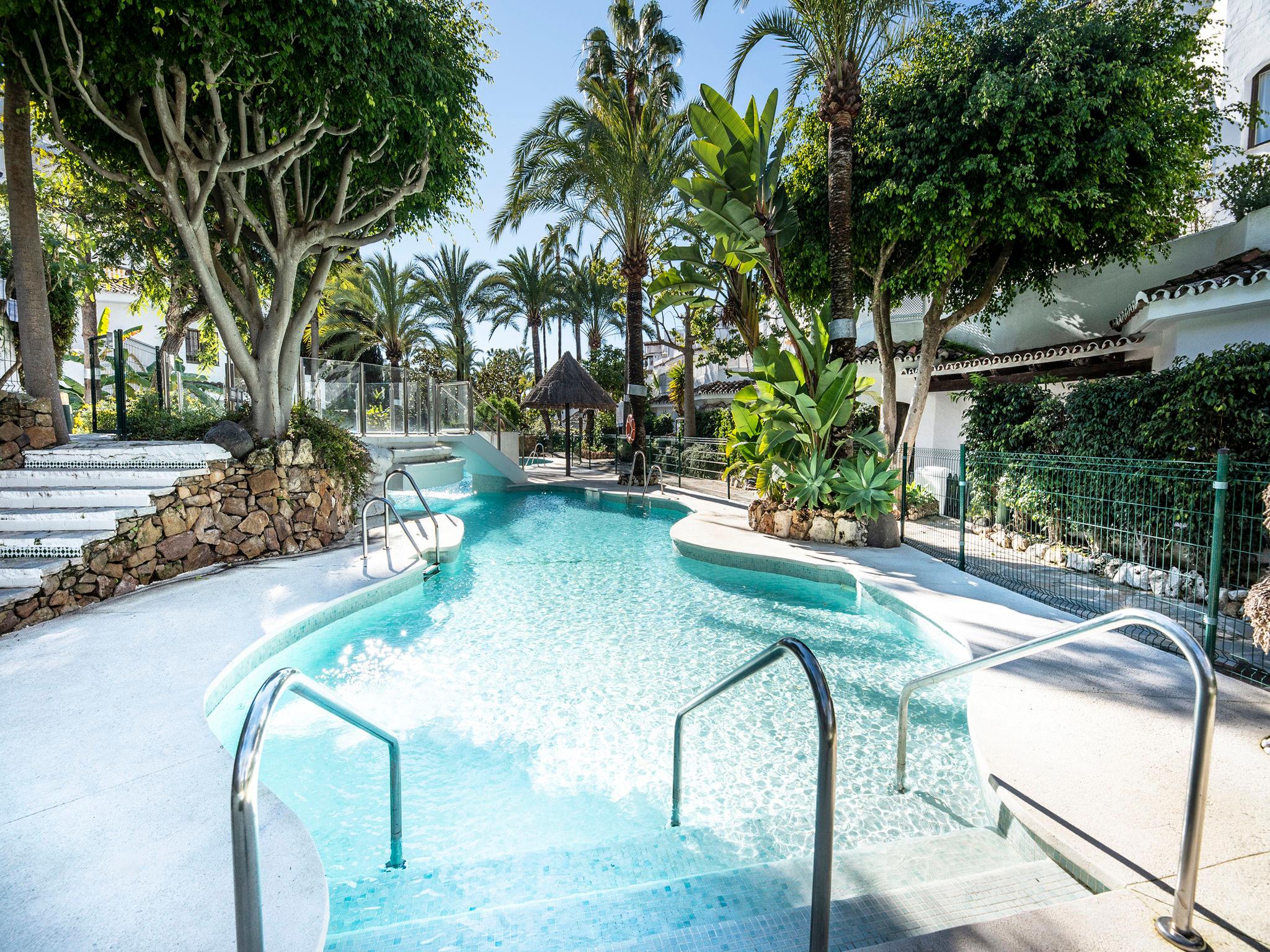 Foto 1 - Apartamento de 2 habitaciones en Marbella con piscina y vistas al mar