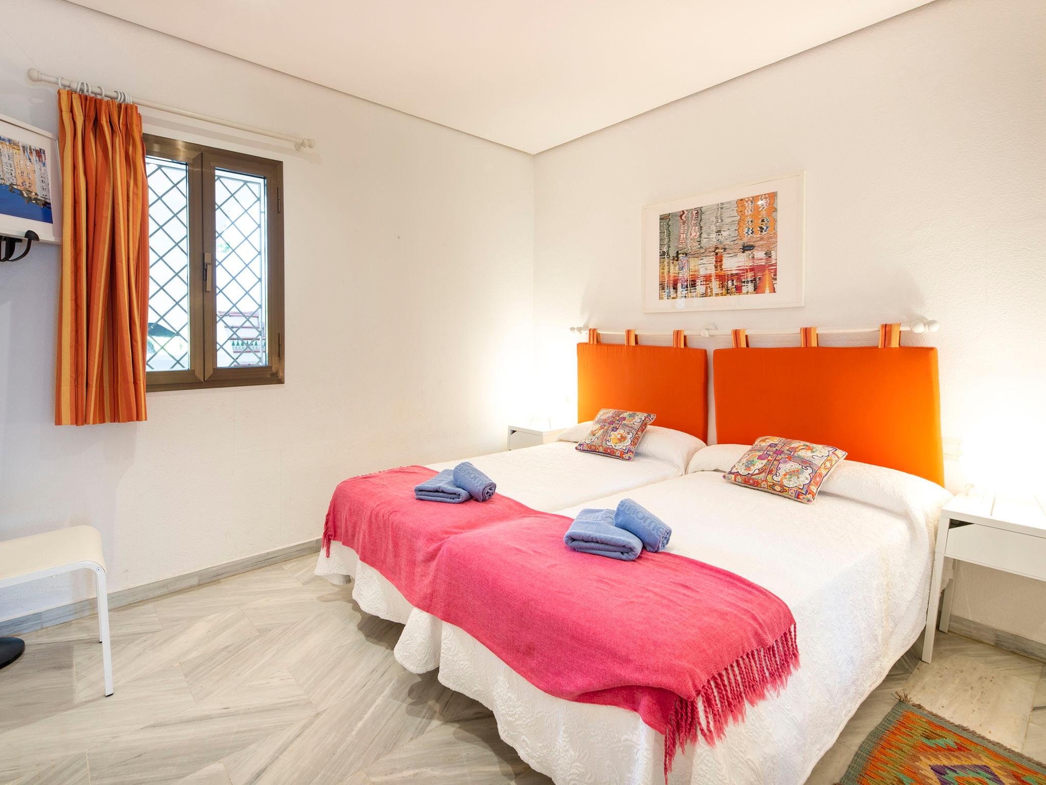 Foto 14 - Apartment mit 2 Schlafzimmern in Marbella mit schwimmbad und blick aufs meer