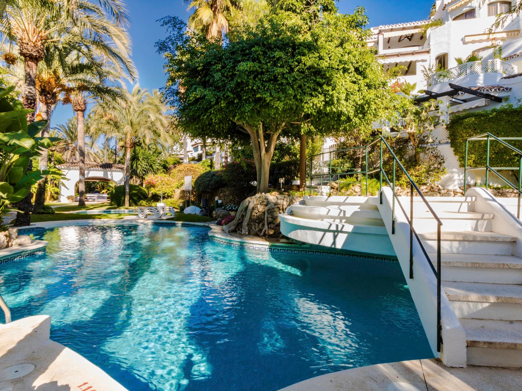 Foto 26 - Appartamento con 2 camere da letto a Marbella con piscina e vista mare