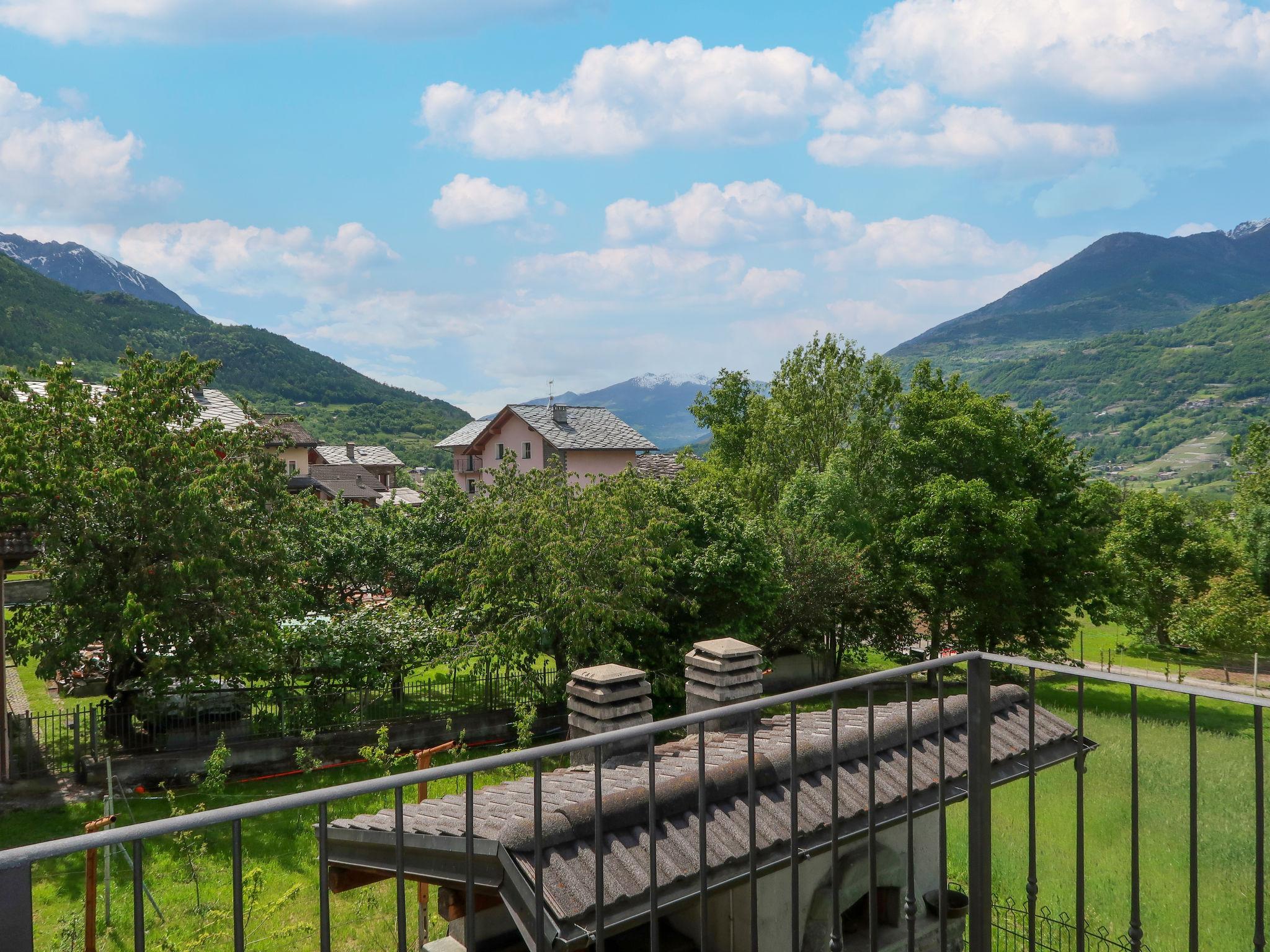 Foto 30 - Appartamento con 2 camere da letto a Fénis con piscina e vista sulle montagne