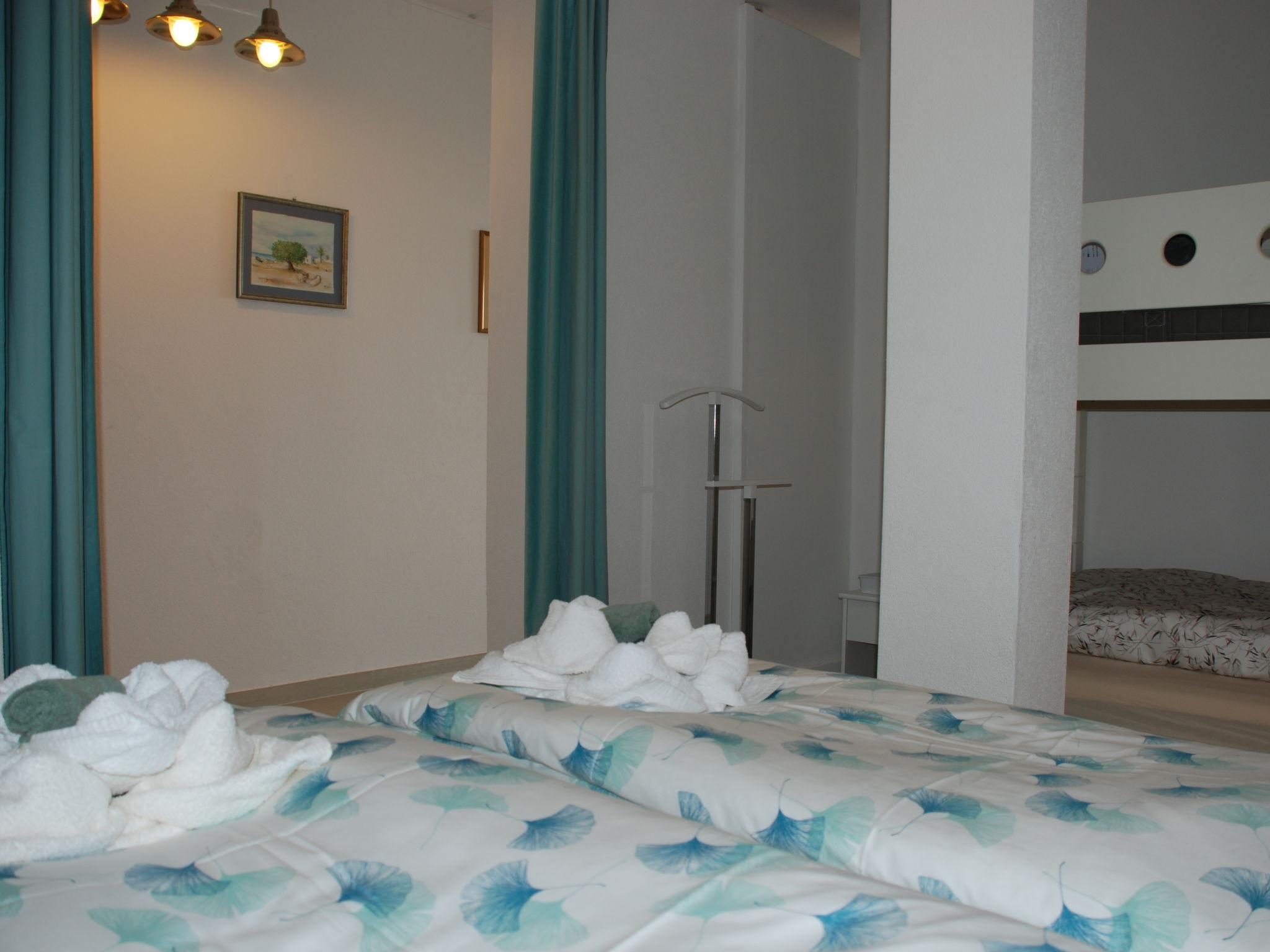 Foto 14 - Apartment mit 1 Schlafzimmer in Bissone mit schwimmbad und blick auf die berge