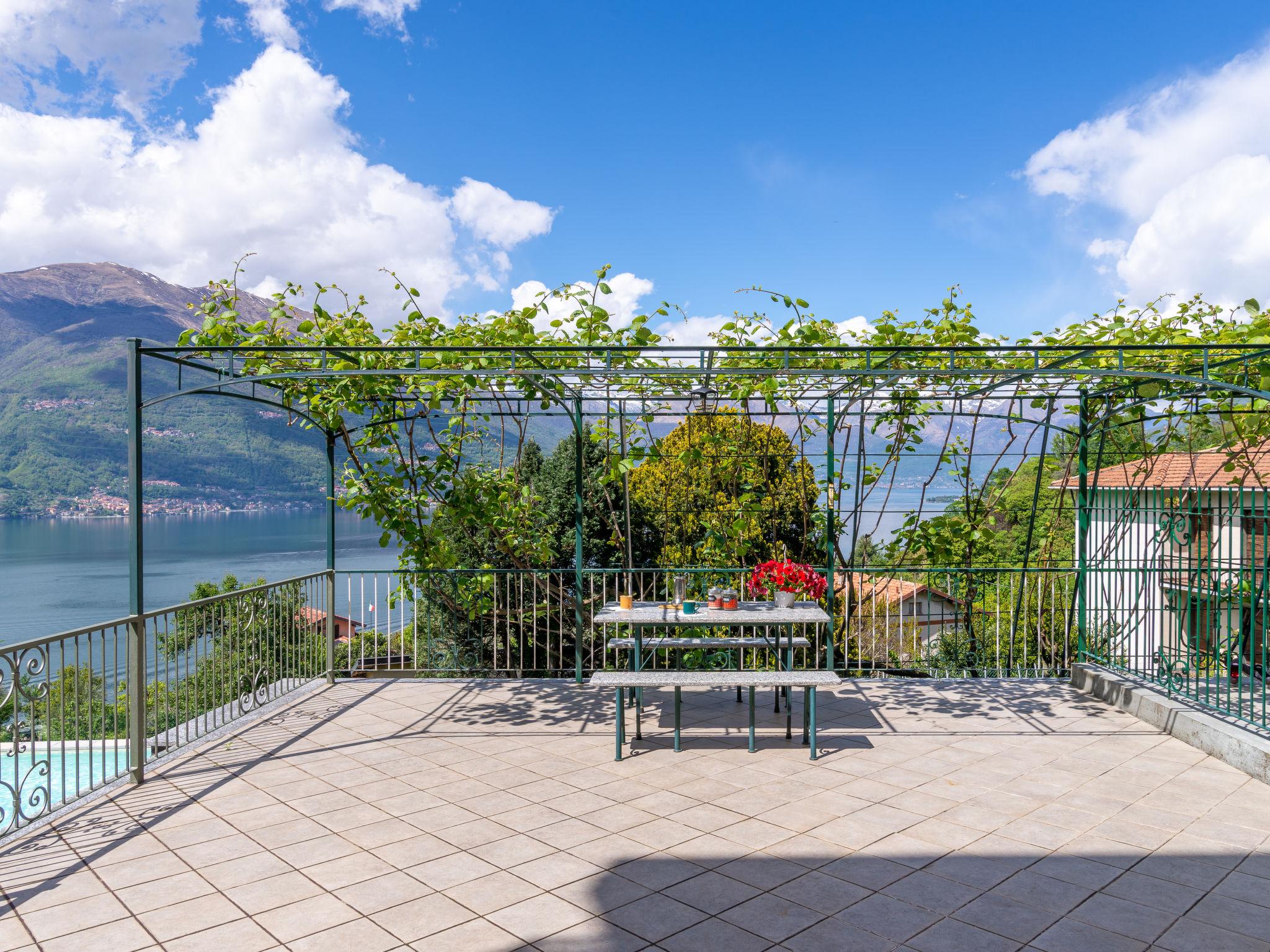 Foto 1 - Appartamento con 2 camere da letto a Perledo con piscina e vista sulle montagne