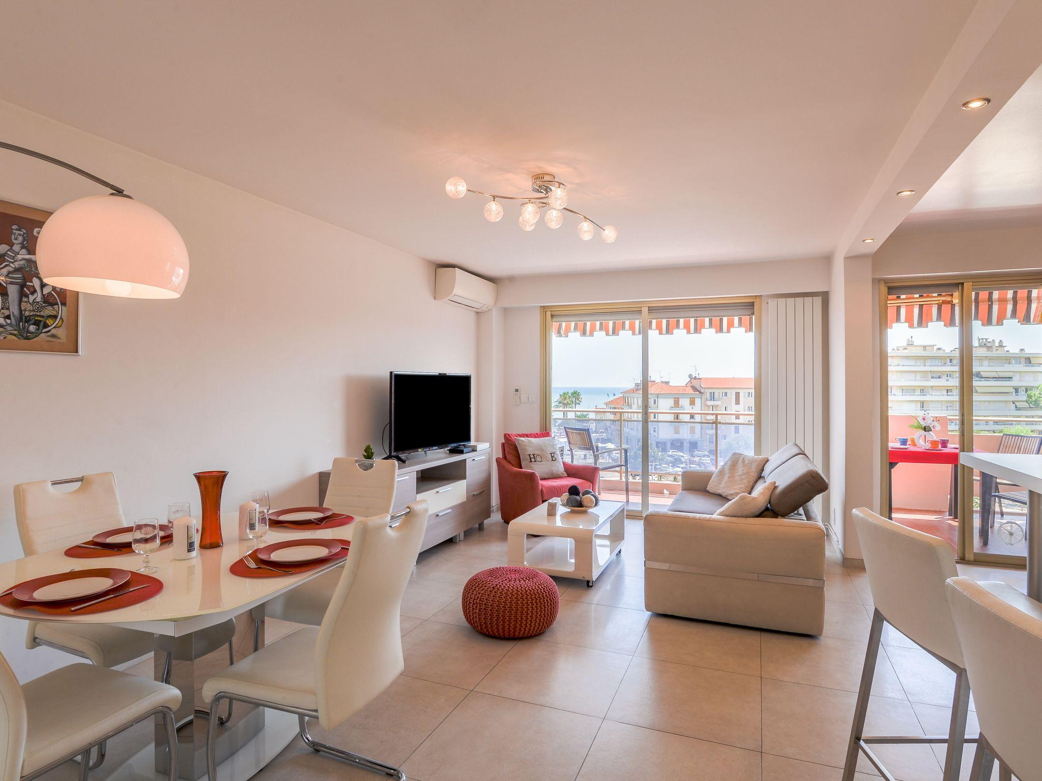 Photo 2 - 2 bedroom Apartment in Cagnes-sur-Mer with terrace and sea view