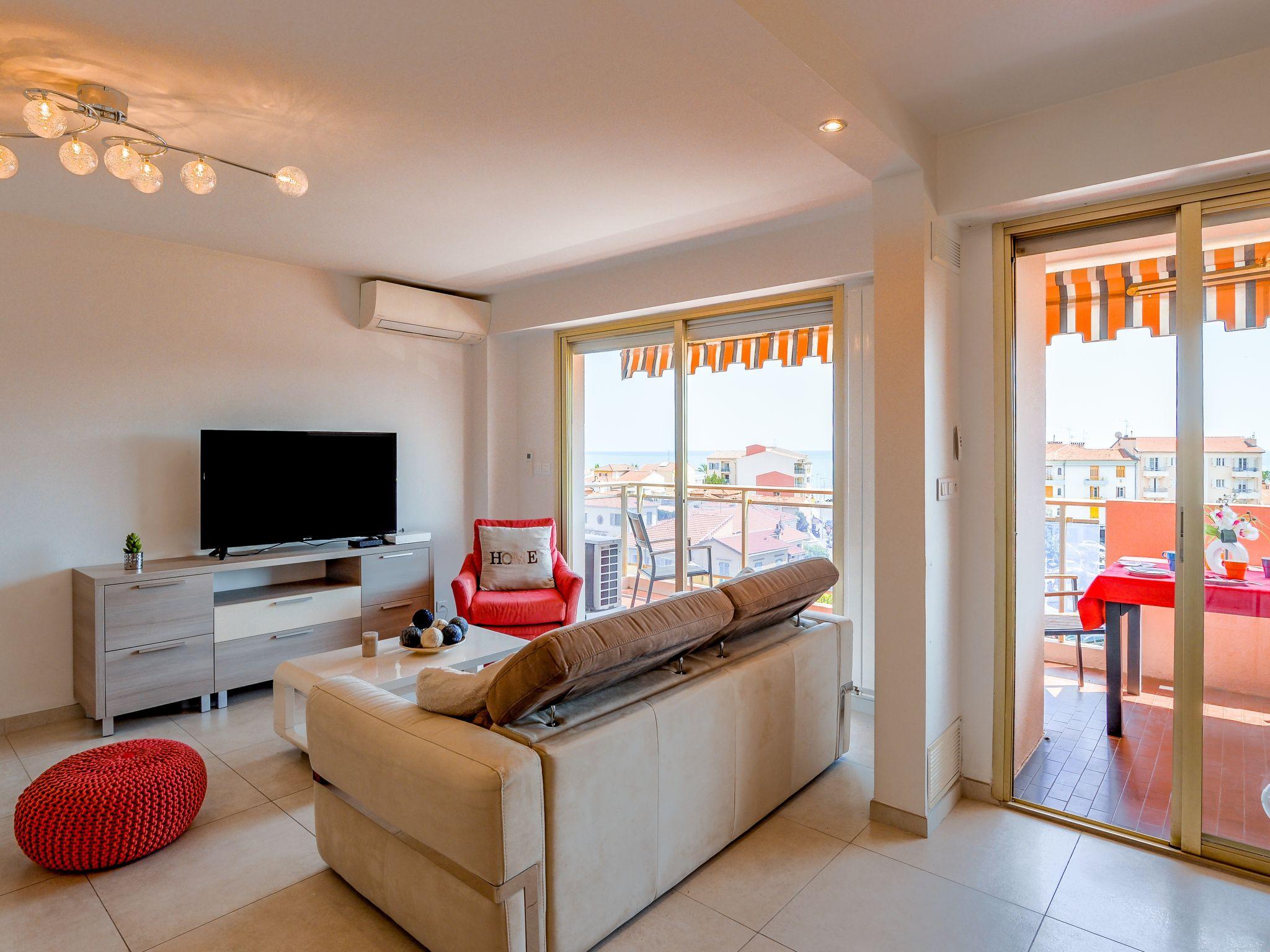 Foto 7 - Appartamento con 2 camere da letto a Cagnes-sur-Mer con terrazza e vista mare
