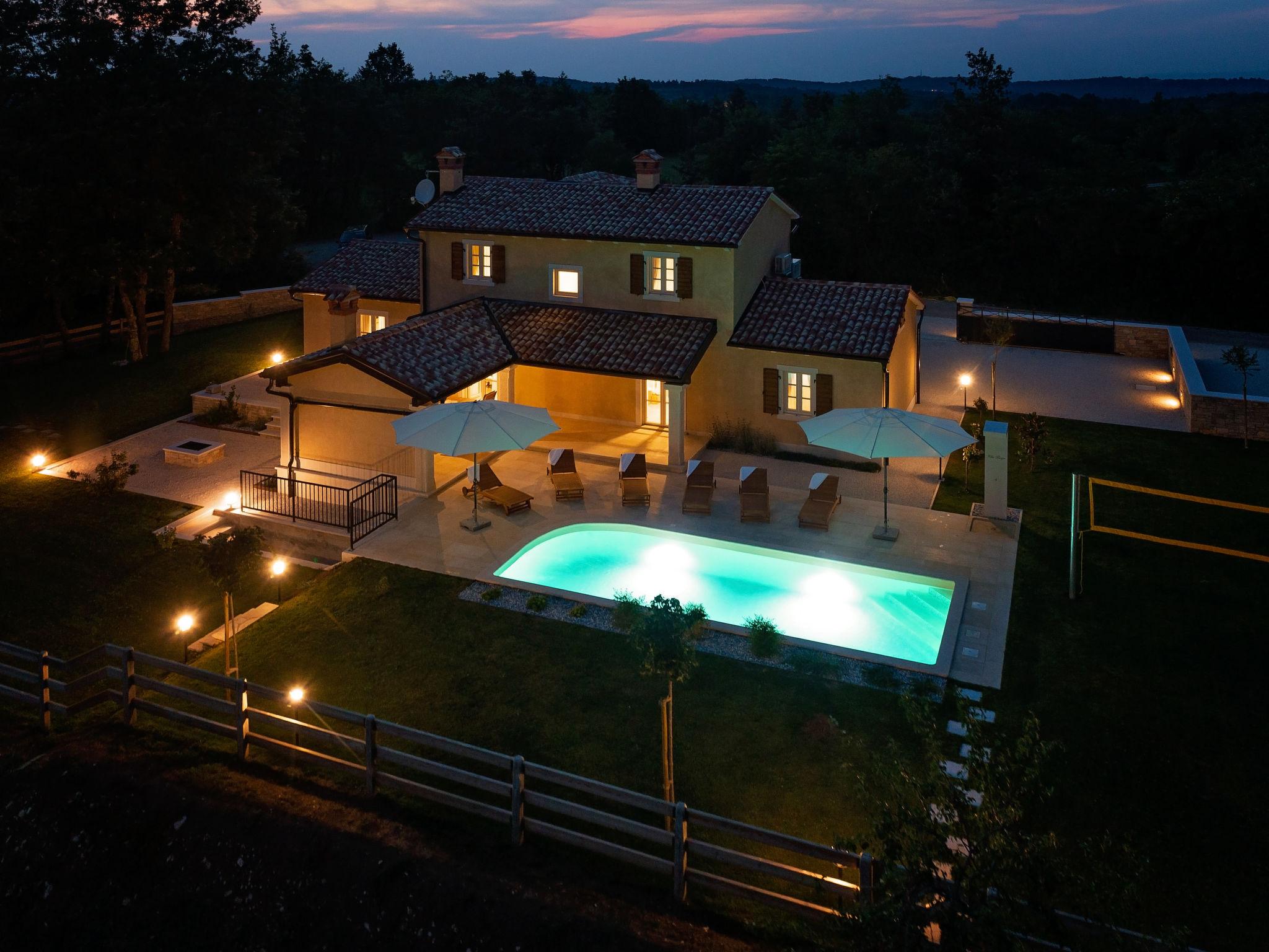 Foto 55 - Casa con 3 camere da letto a Gračišće con piscina privata e giardino