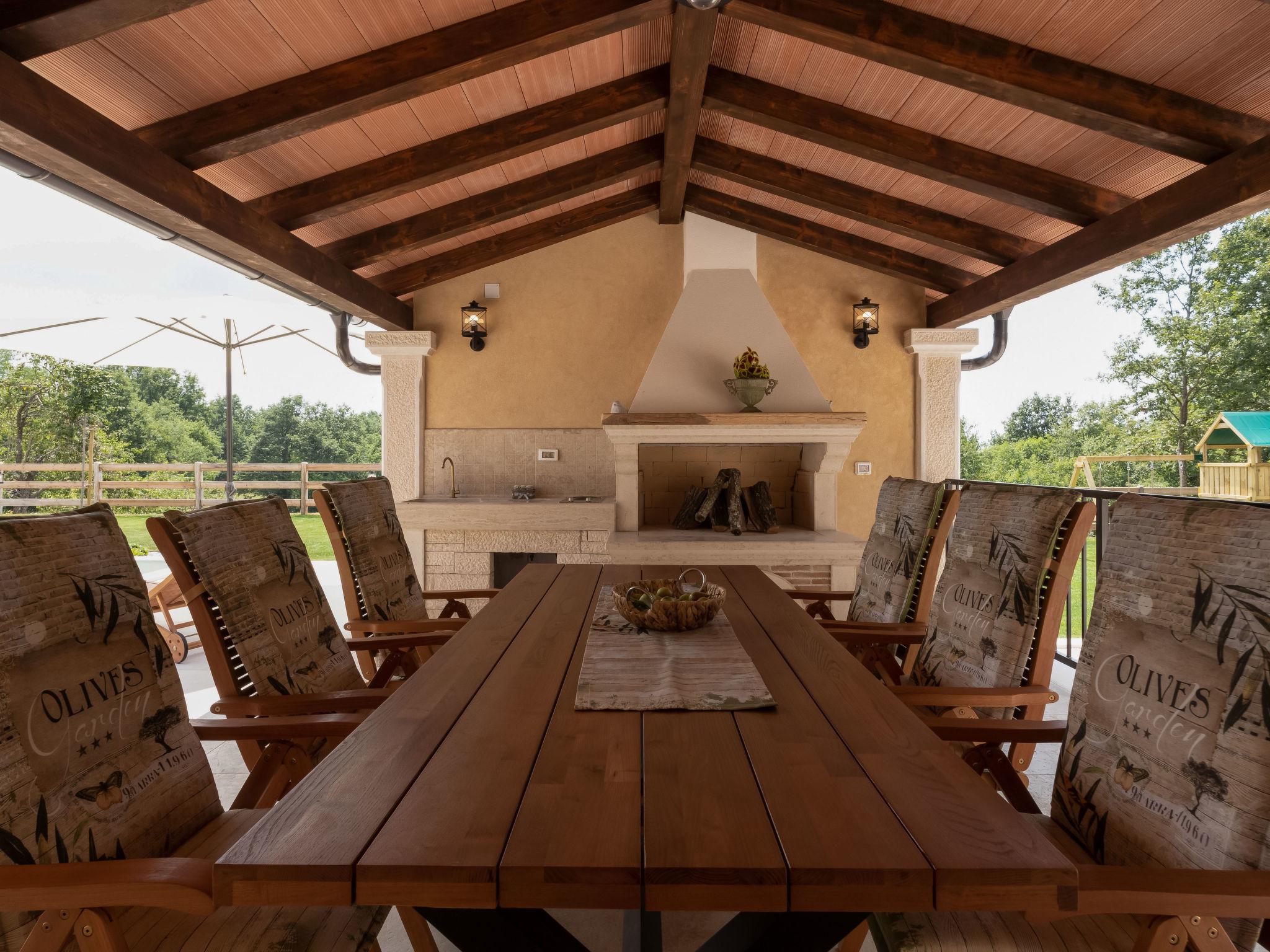 Foto 20 - Casa con 3 camere da letto a Gračišće con piscina privata e terrazza