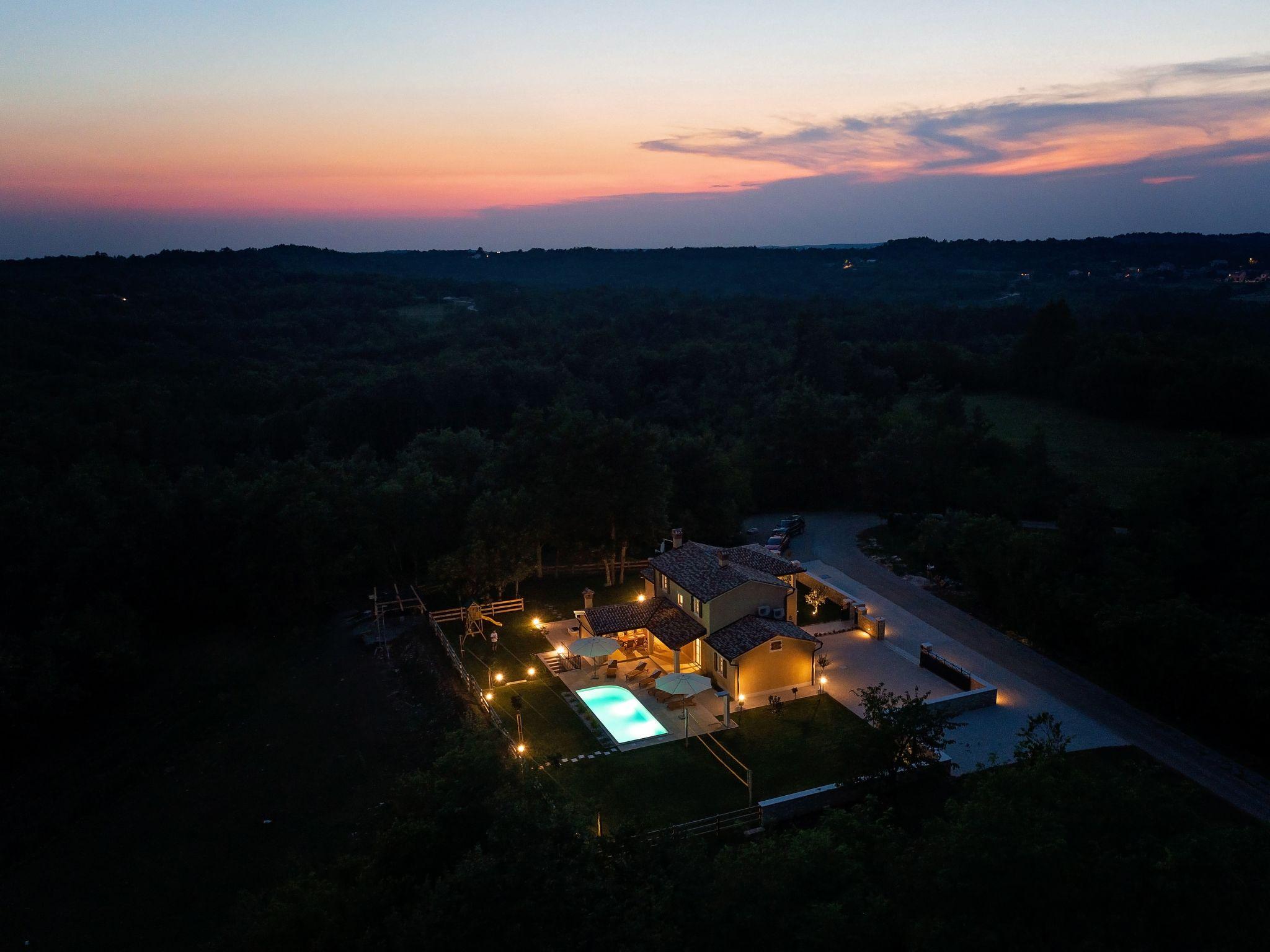 Foto 57 - Casa con 3 camere da letto a Gračišće con piscina privata e giardino