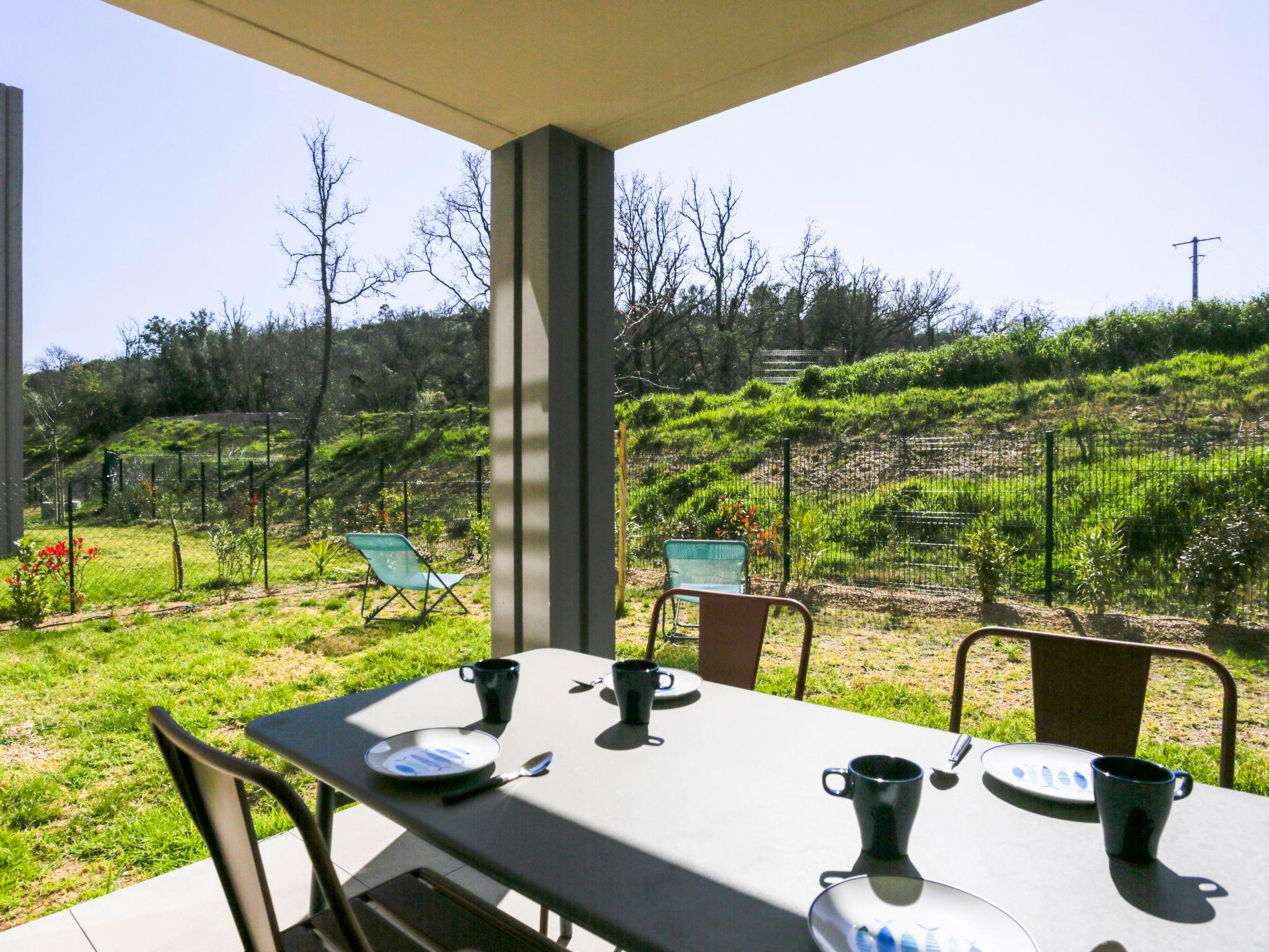 Photo 13 - Appartement de 2 chambres à Roquebrune-sur-Argens avec piscine et jardin