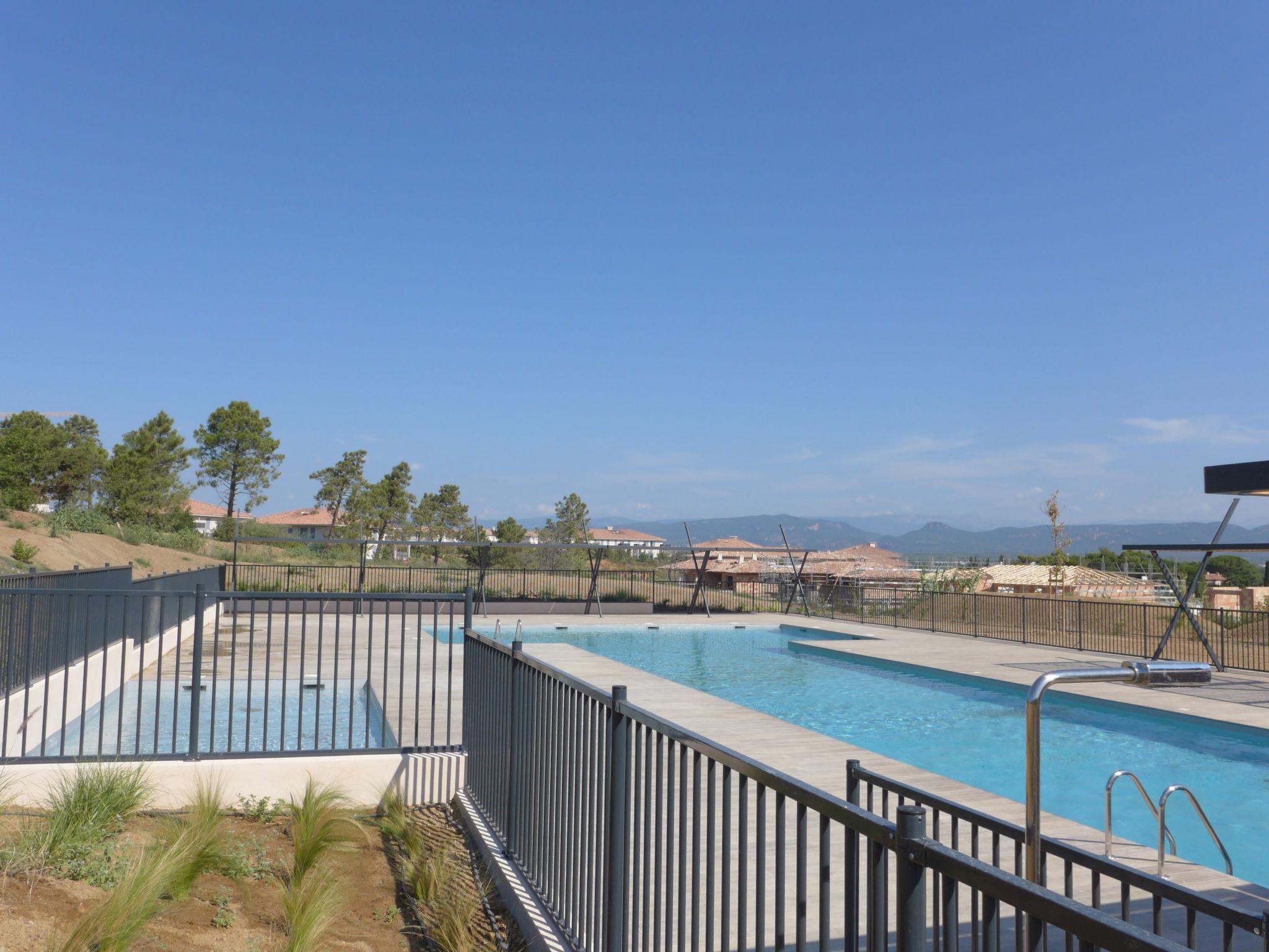 Foto 18 - Appartamento con 2 camere da letto a Roquebrune-sur-Argens con piscina e giardino