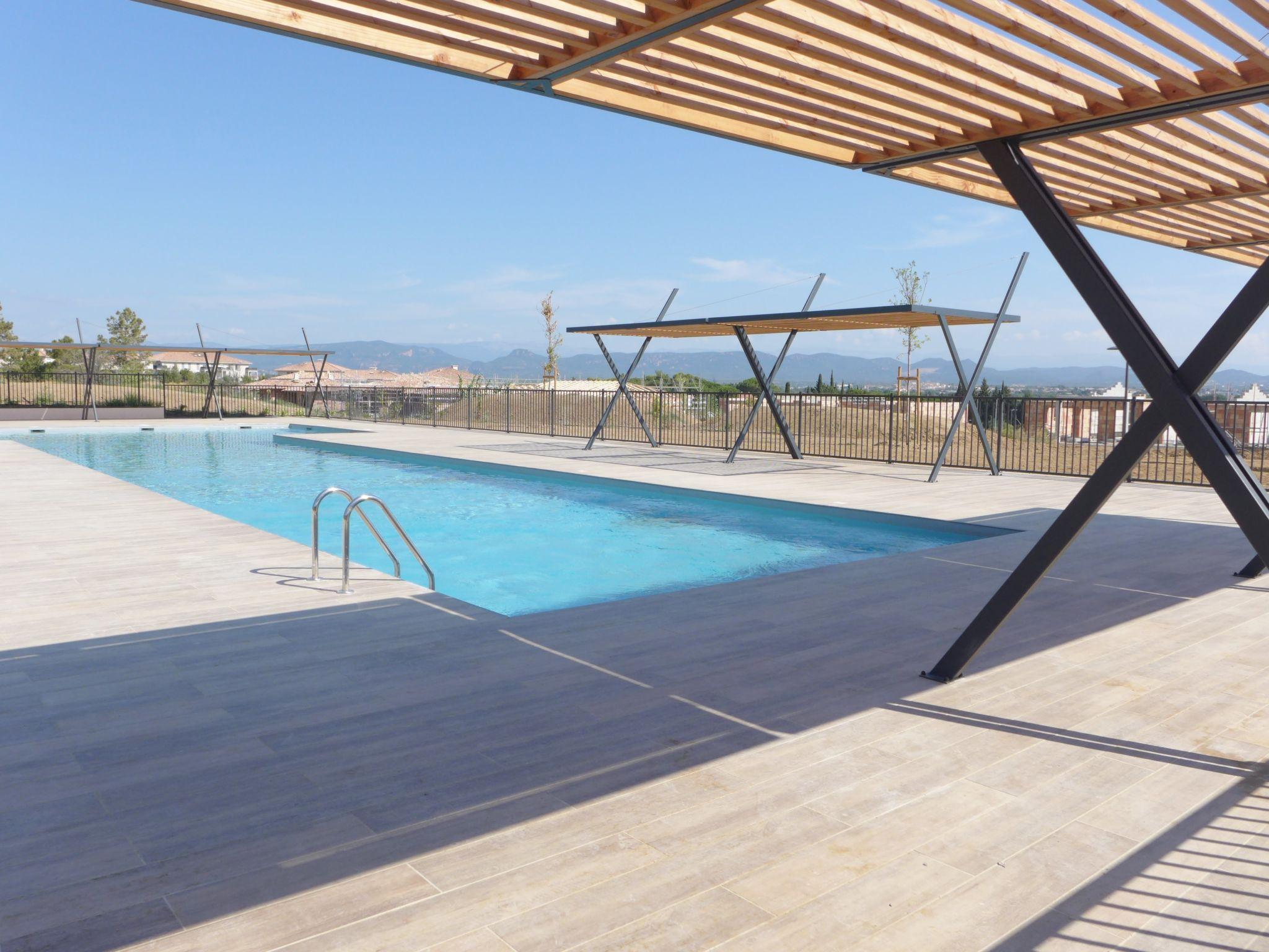 Photo 1 - Appartement de 2 chambres à Roquebrune-sur-Argens avec piscine et vues à la mer