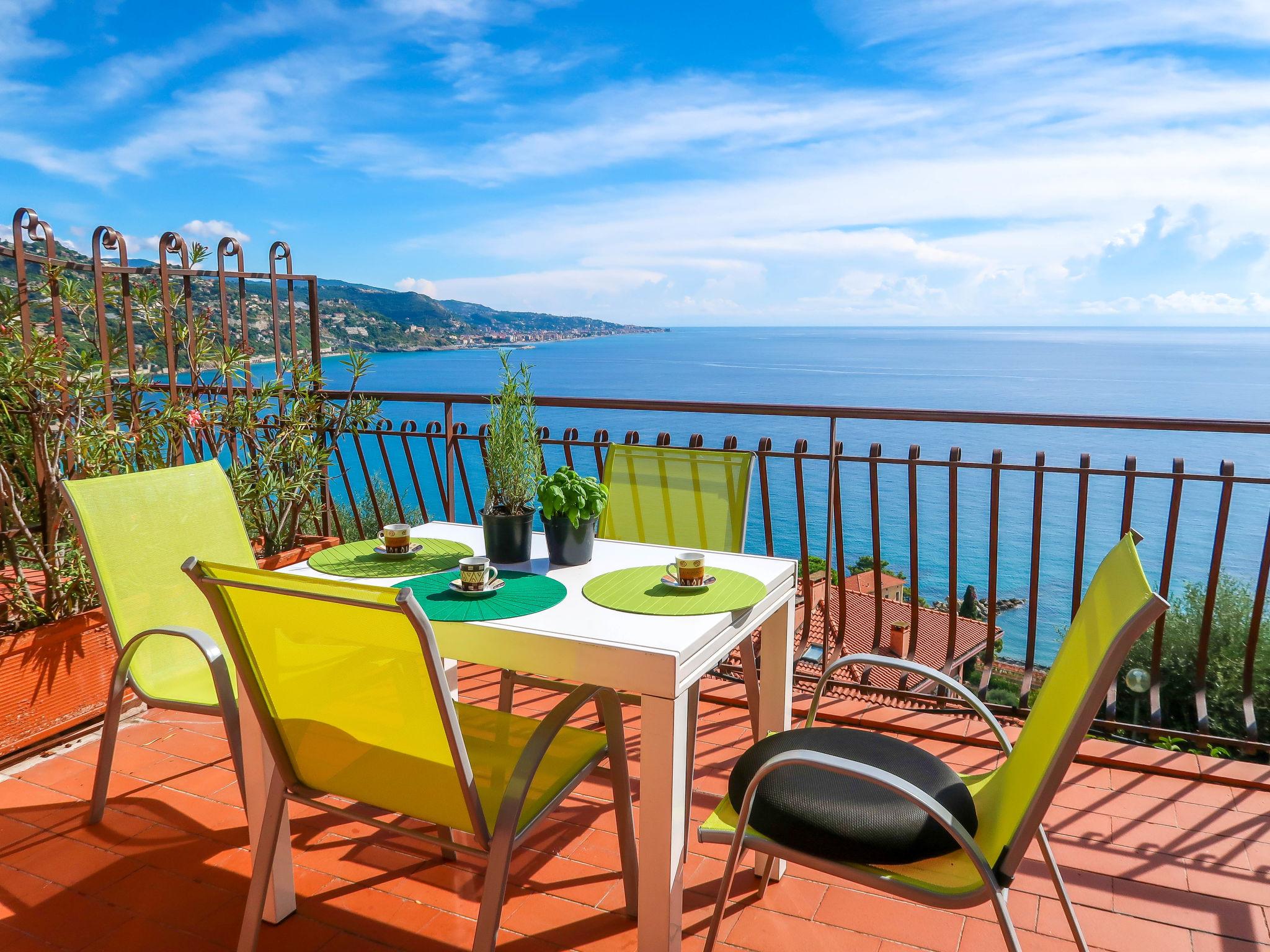 Foto 1 - Apartamento de 2 quartos em Ventimiglia com jardim e vistas do mar