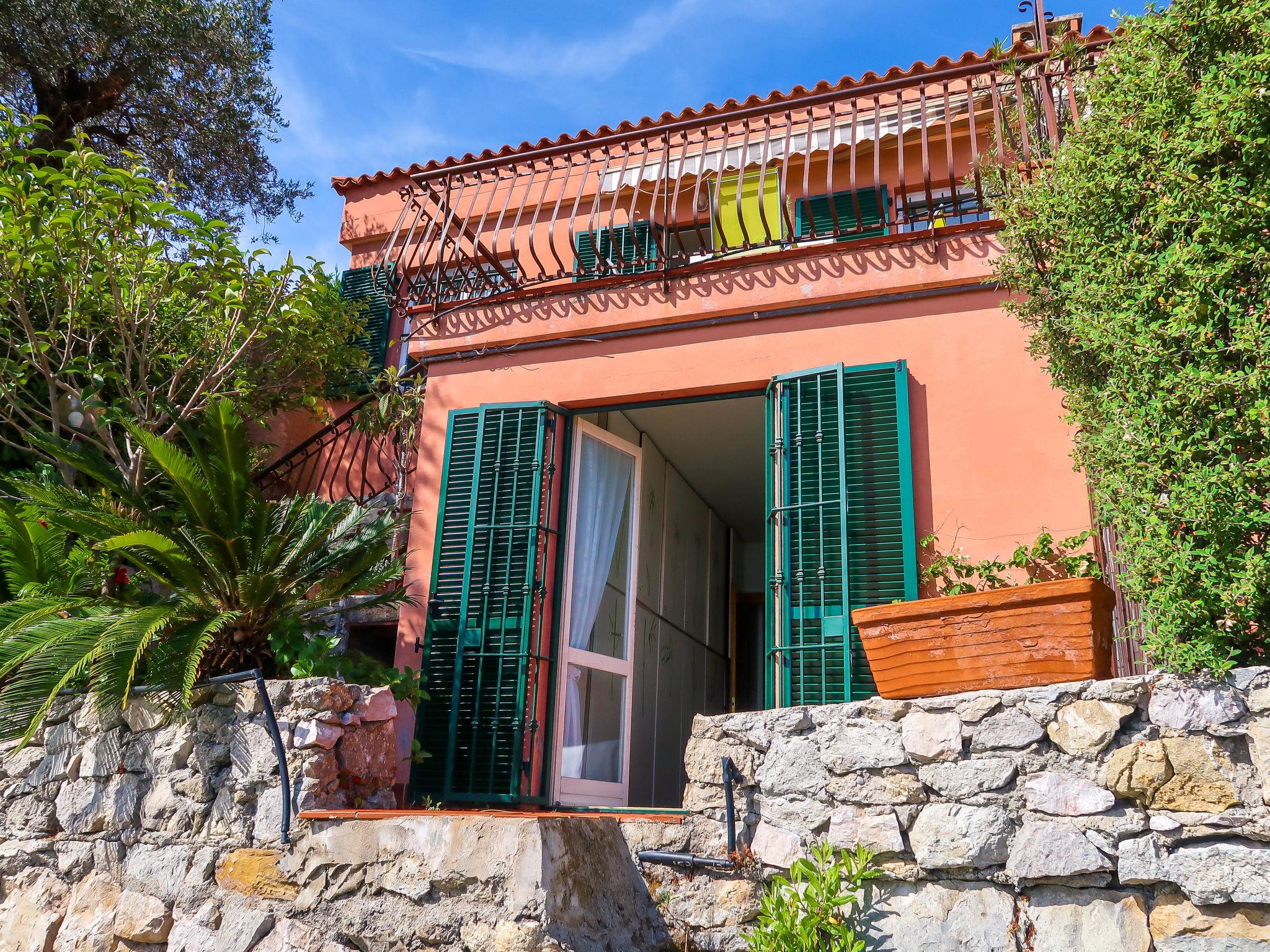 Foto 4 - Apartamento de 2 habitaciones en Ventimiglia con jardín y vistas al mar