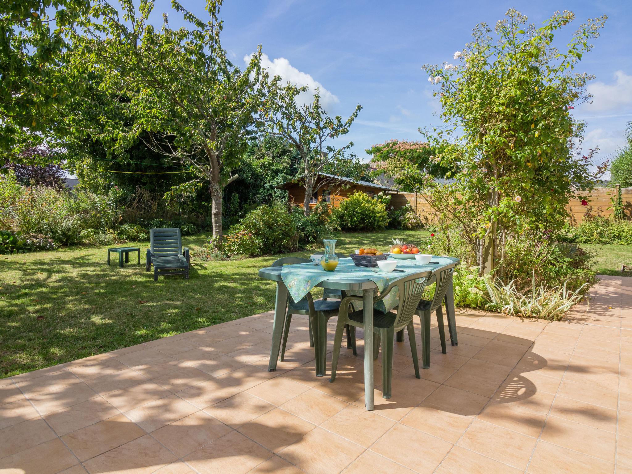 Photo 2 - Maison de 2 chambres à Pleurtuit avec jardin et vues à la mer