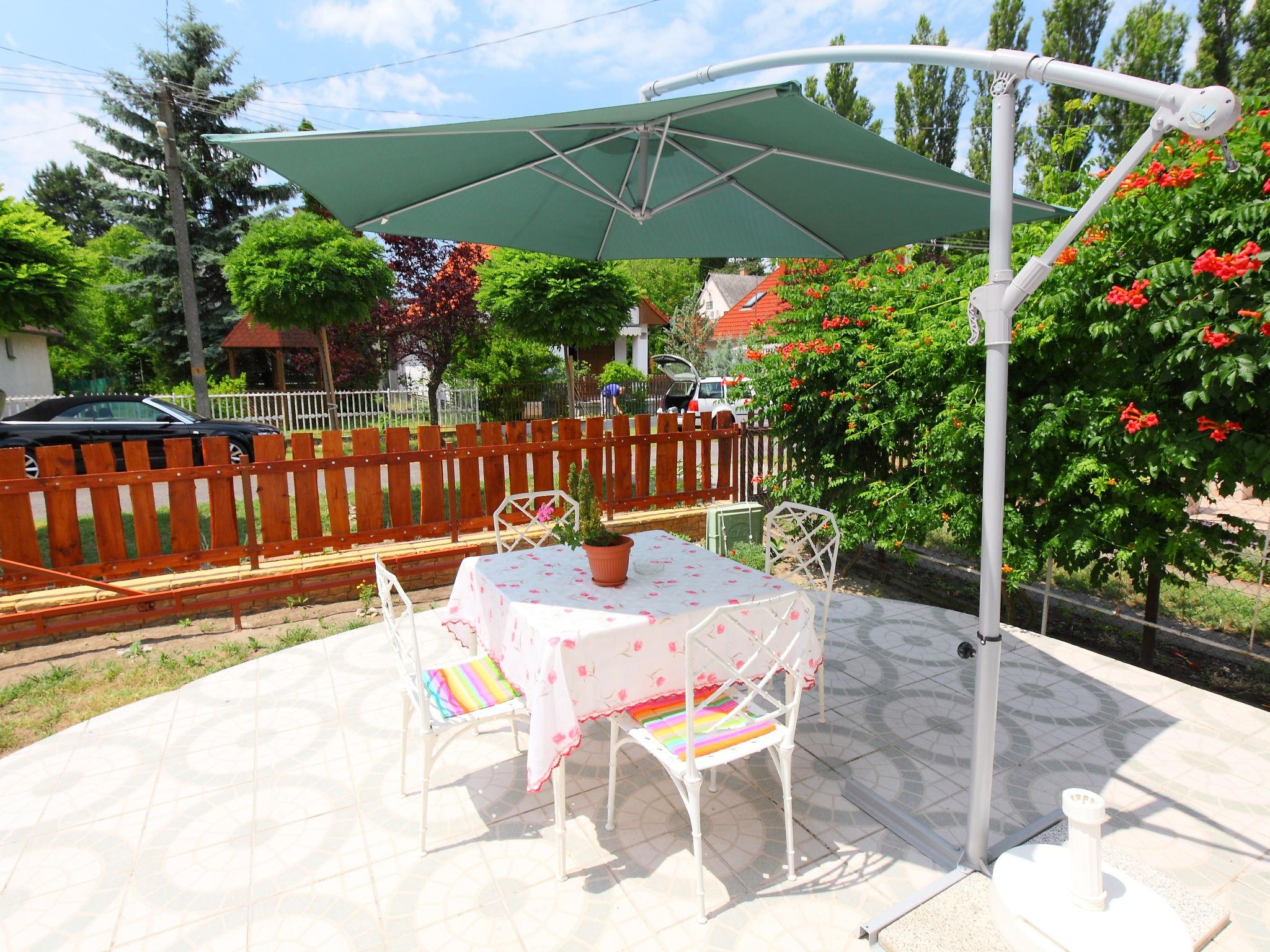 Photo 2 - Maison de 4 chambres à Balatonfenyves avec jardin et terrasse