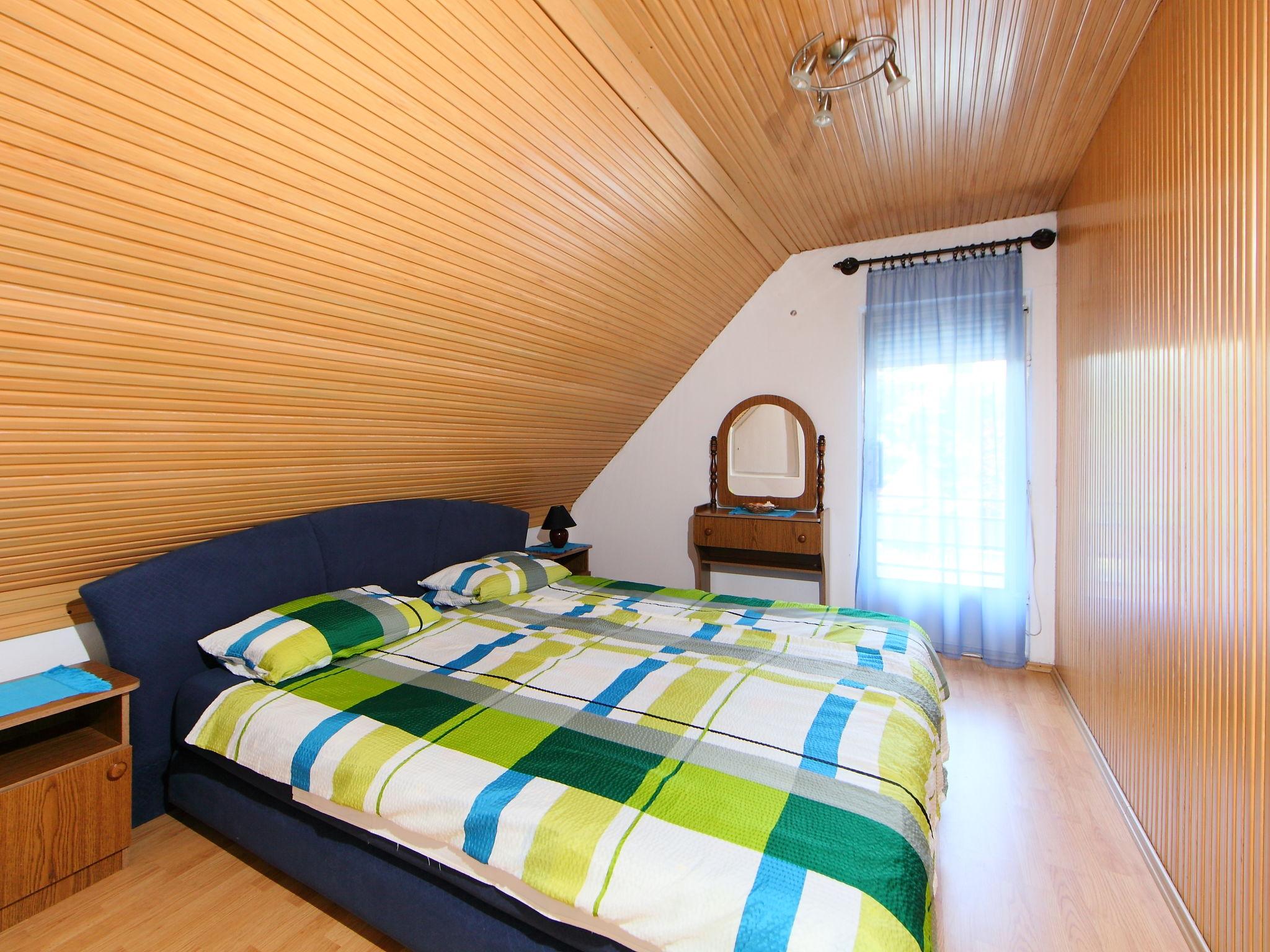 Foto 14 - Haus mit 4 Schlafzimmern in Balatonfenyves mit garten und terrasse