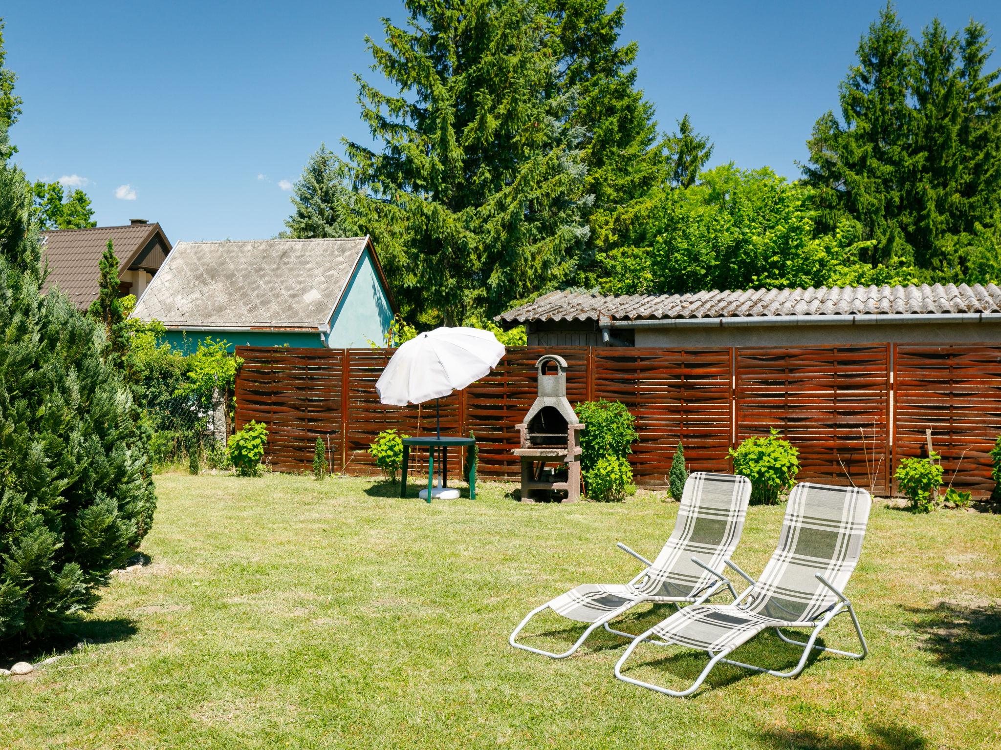 Photo 3 - Maison de 4 chambres à Balatonfenyves avec jardin et terrasse