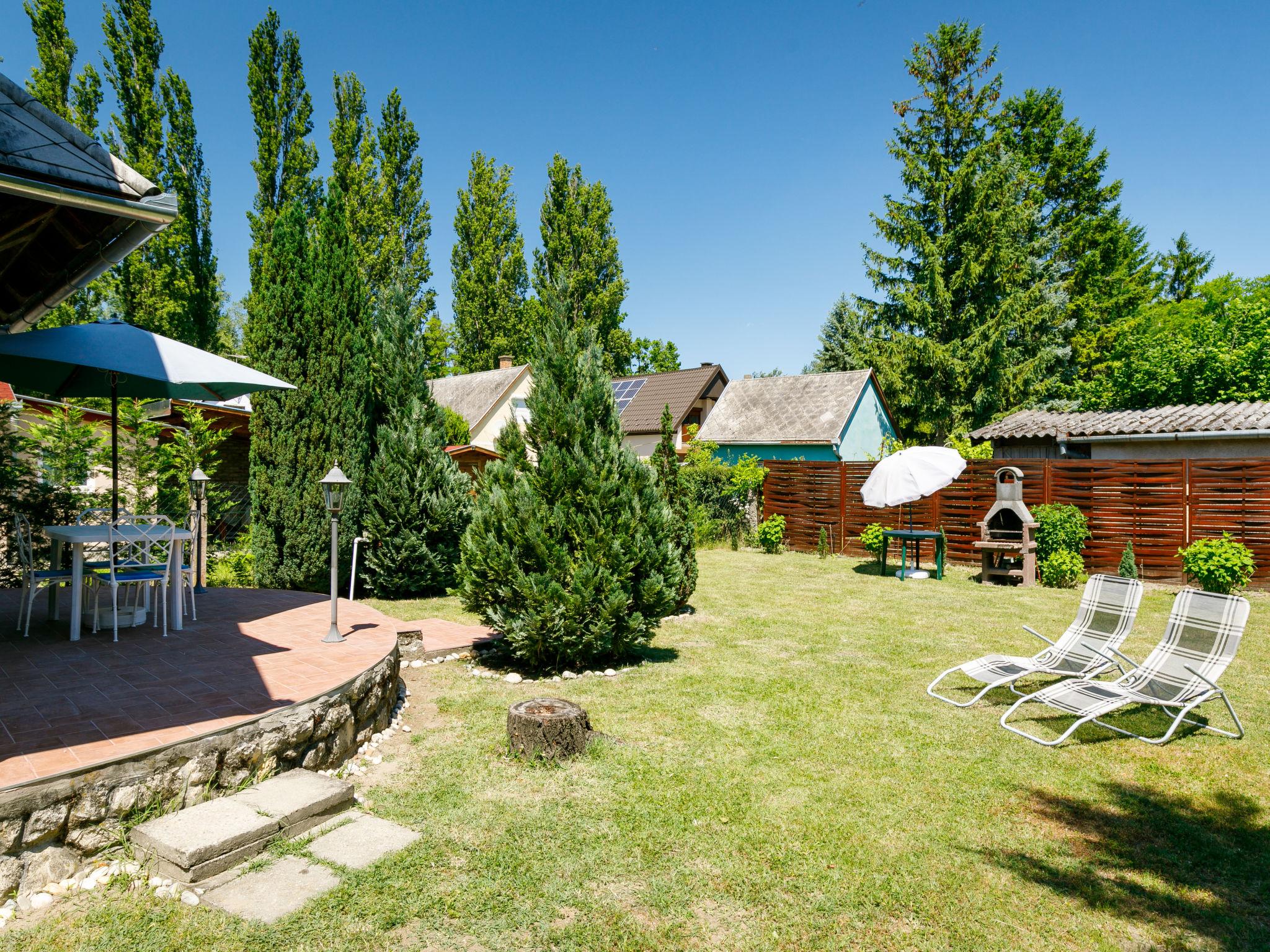 Photo 2 - Maison de 4 chambres à Balatonfenyves avec jardin et terrasse