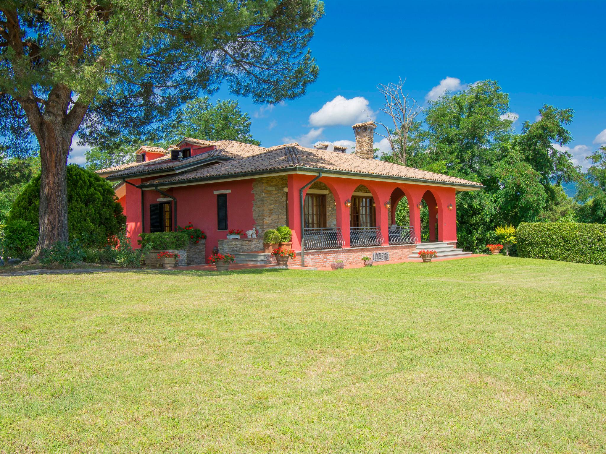 Foto 1 - Casa con 5 camere da letto a Montecarlo con piscina privata e giardino