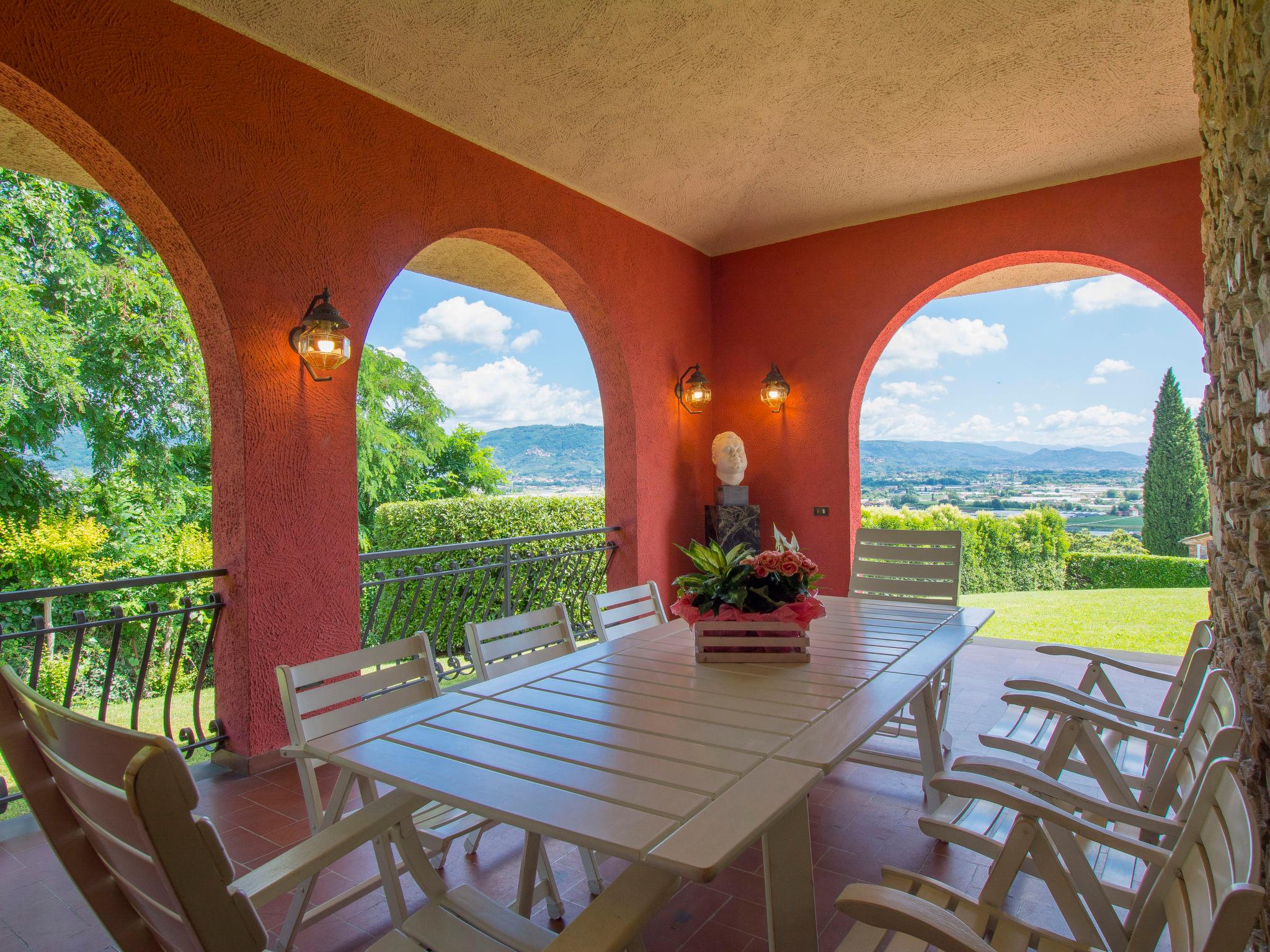 Foto 4 - Casa con 5 camere da letto a Montecarlo con piscina privata e giardino