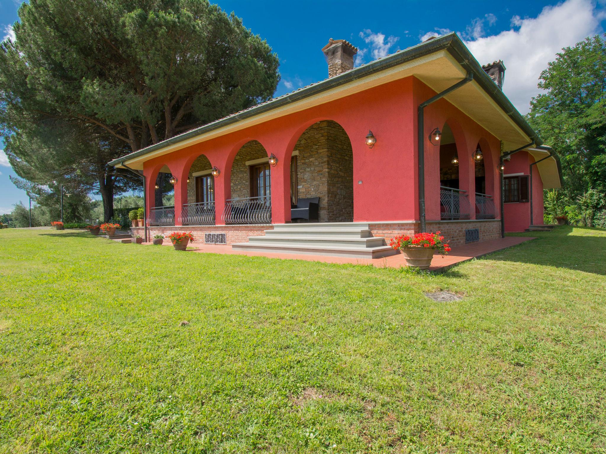 Foto 19 - Casa de 5 habitaciones en Montecarlo con piscina privada y jardín