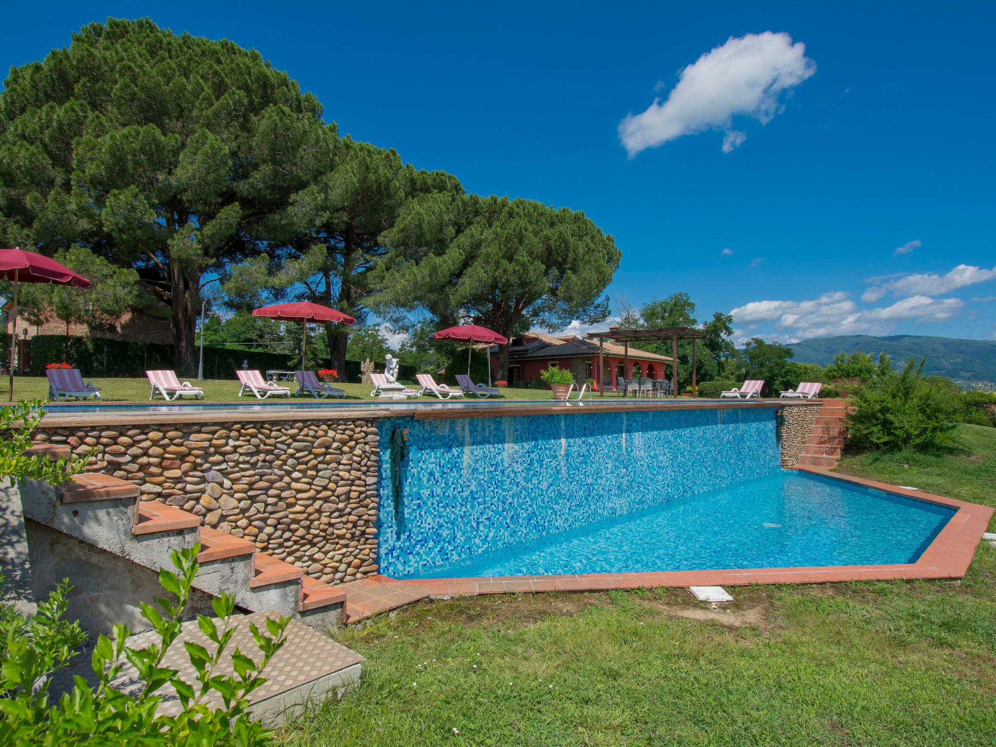 Foto 21 - Casa de 5 quartos em Montecarlo com piscina privada e jardim