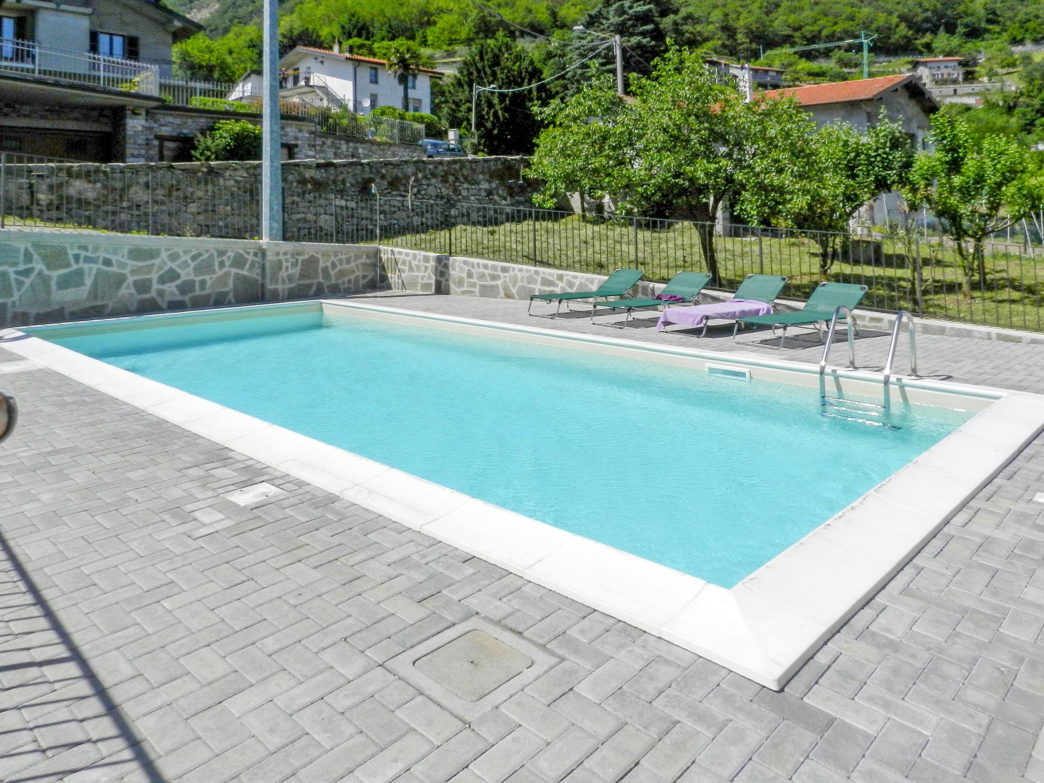 Foto 4 - Apartamento de 1 quarto em Gera Lario com piscina e vista para a montanha