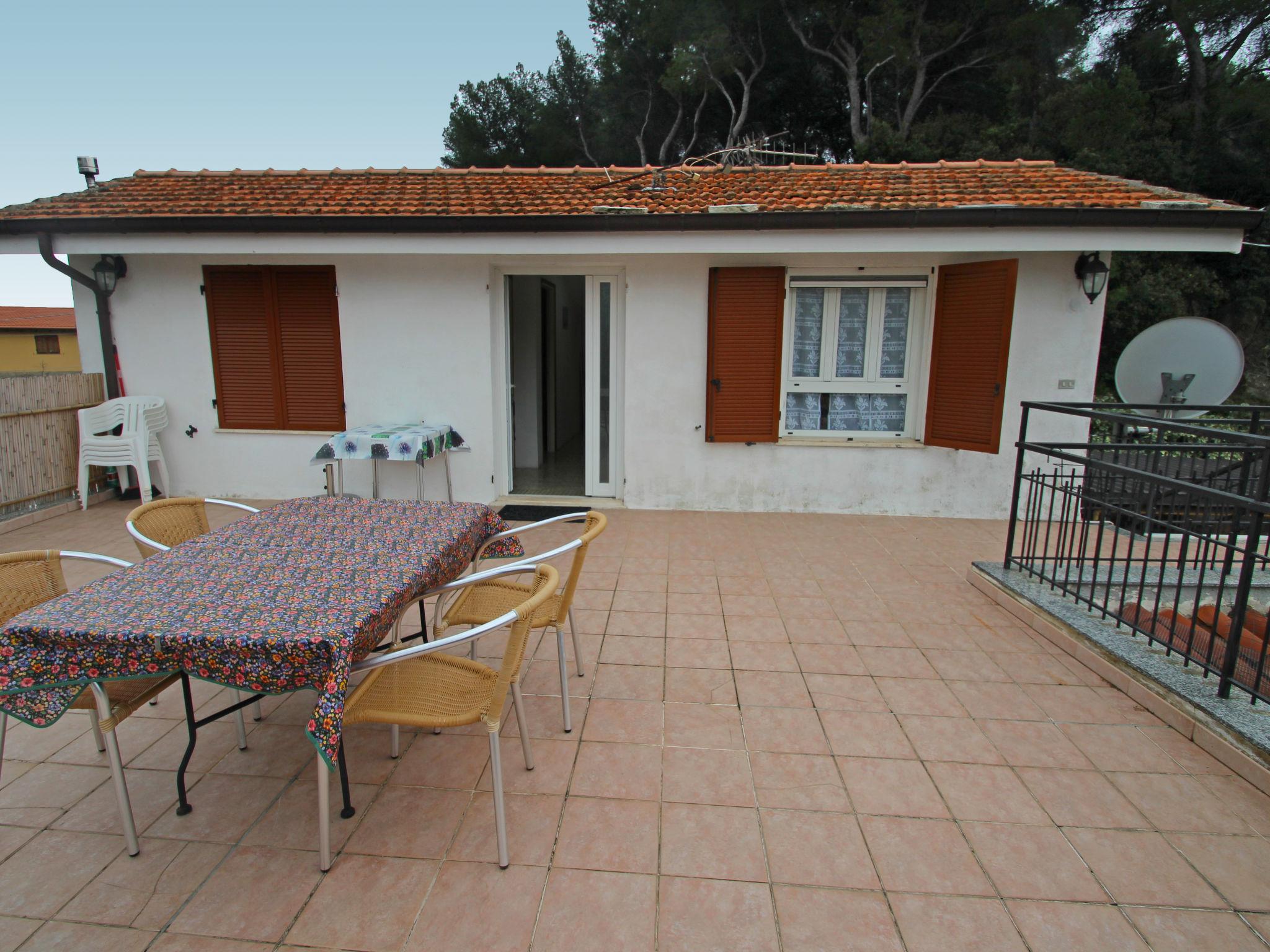 Photo 15 - 2 bedroom Apartment in Ventimiglia with garden and terrace