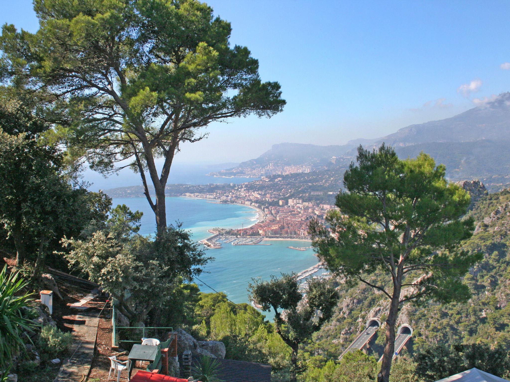 Foto 1 - Apartamento de 2 habitaciones en Ventimiglia con jardín y terraza