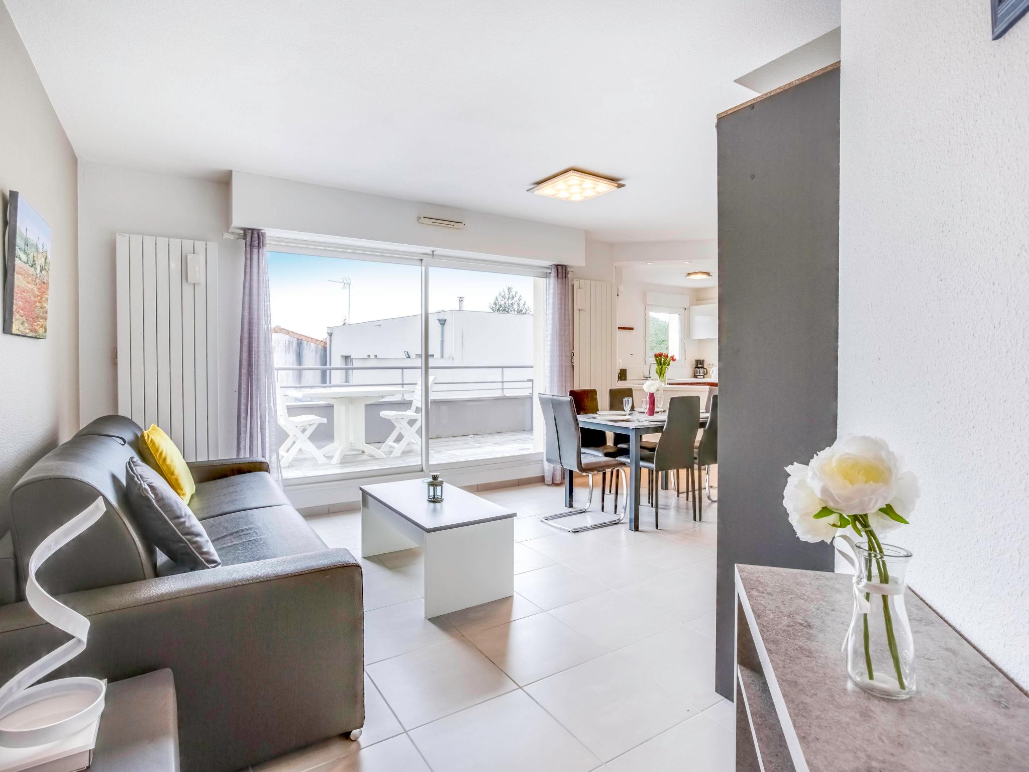 Foto 3 - Appartamento con 2 camere da letto a Saint-Georges-de-Didonne con terrazza e vista mare
