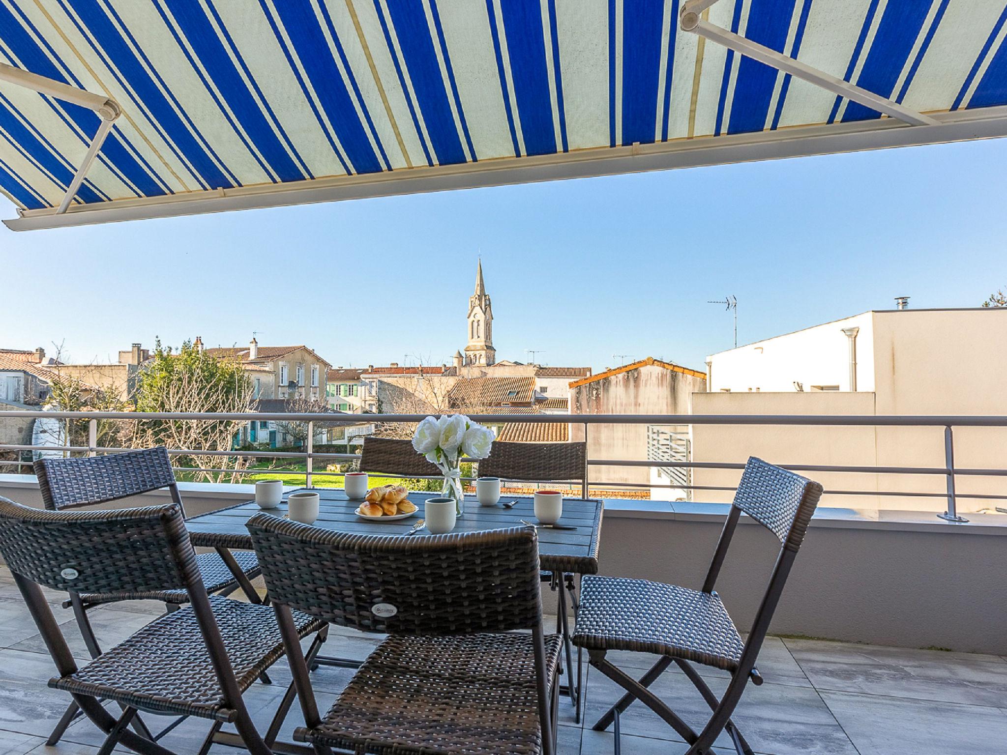 Photo 1 - 2 bedroom Apartment in Saint-Georges-de-Didonne with terrace and sea view