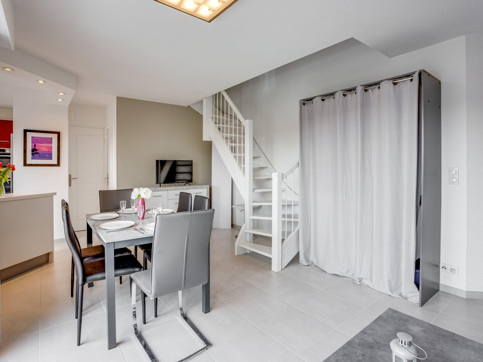 Foto 9 - Appartamento con 2 camere da letto a Saint-Georges-de-Didonne con terrazza e vista mare