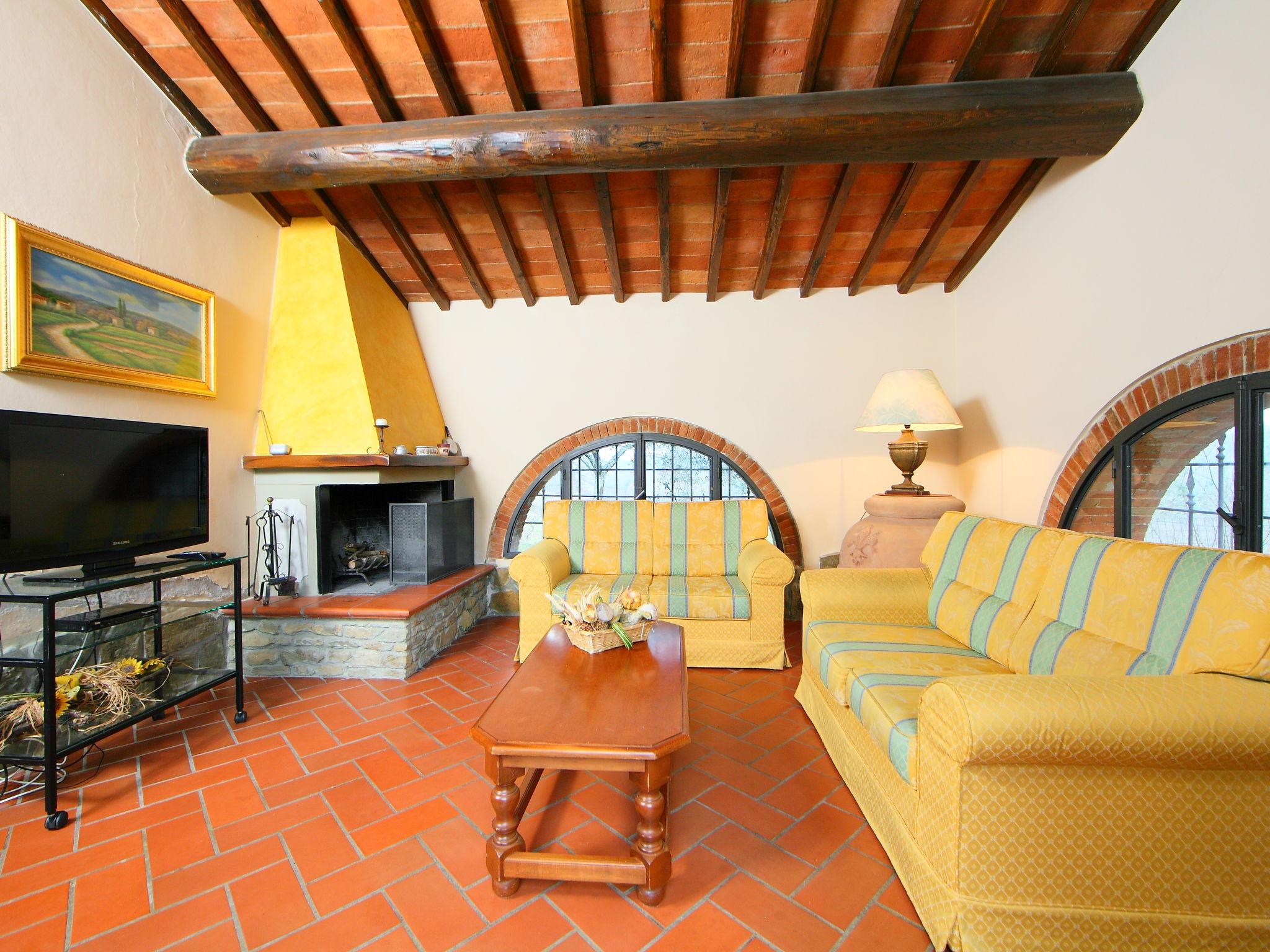 Photo 9 - 2 bedroom Apartment in Bucine with swimming pool and garden