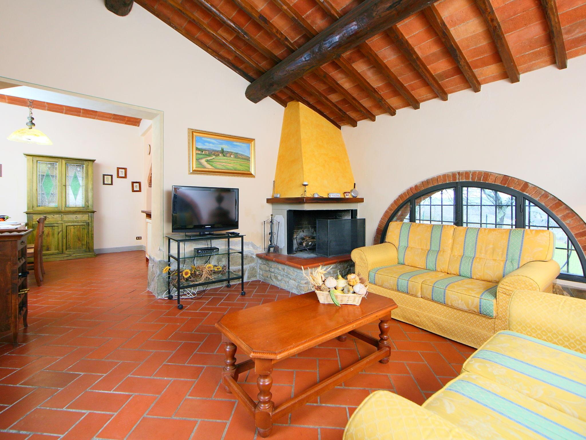 Photo 4 - 2 bedroom Apartment in Bucine with swimming pool and terrace