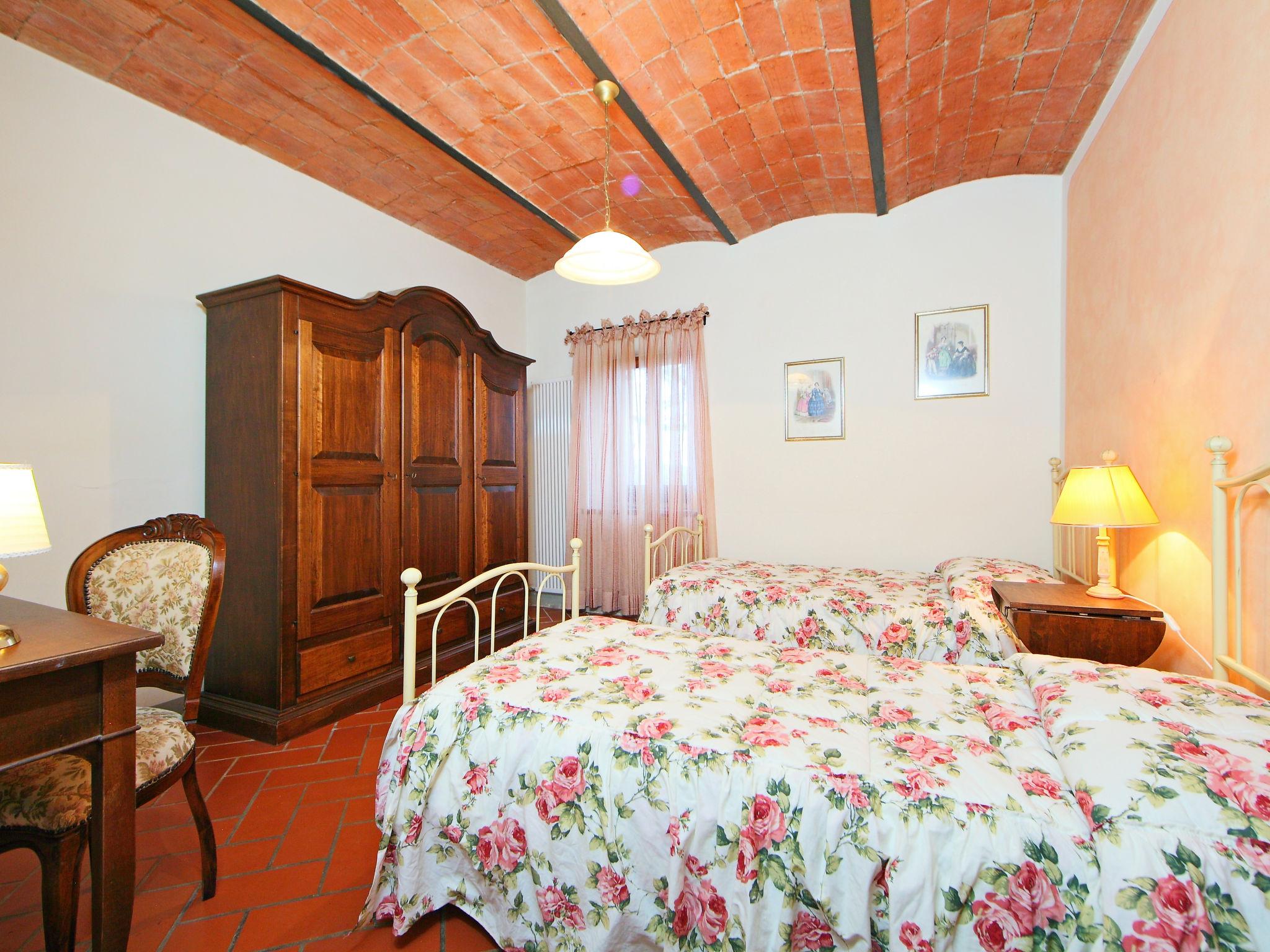 Foto 14 - Appartamento con 2 camere da letto a Bucine con piscina e terrazza