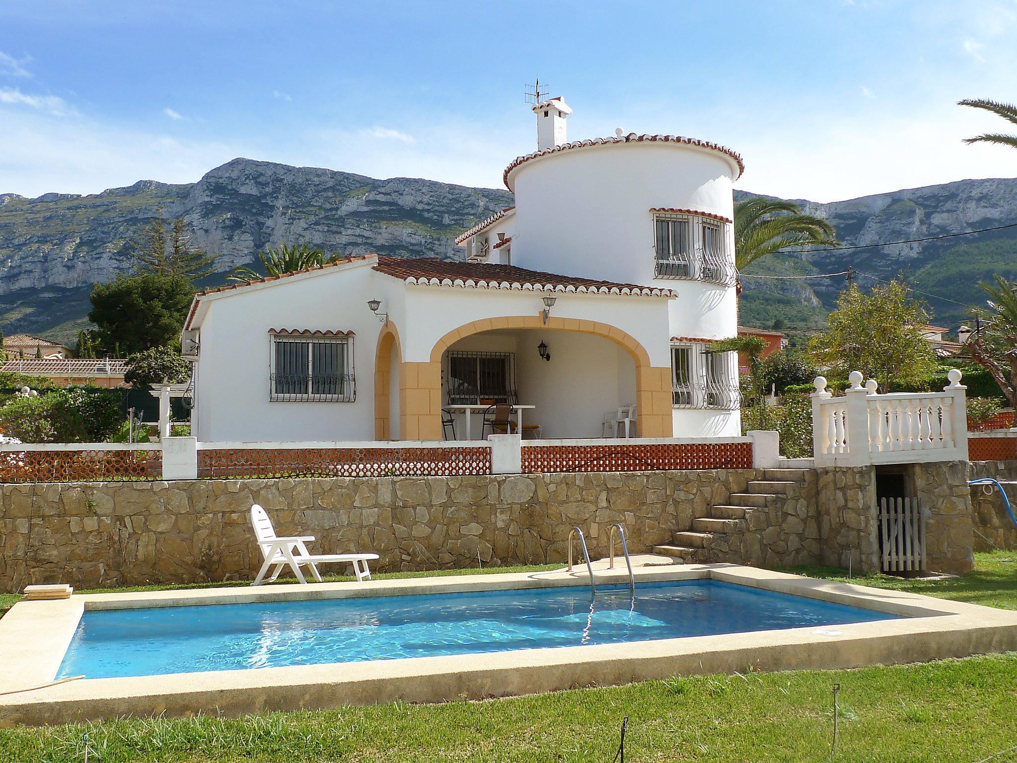 Foto 1 - Casa de 2 quartos em Dénia com piscina privada e jardim