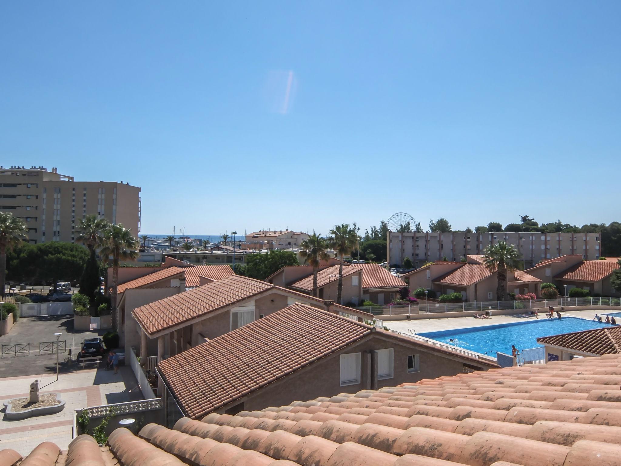 Foto 15 - Appartamento con 2 camere da letto a Saint-Cyprien con piscina e vista mare