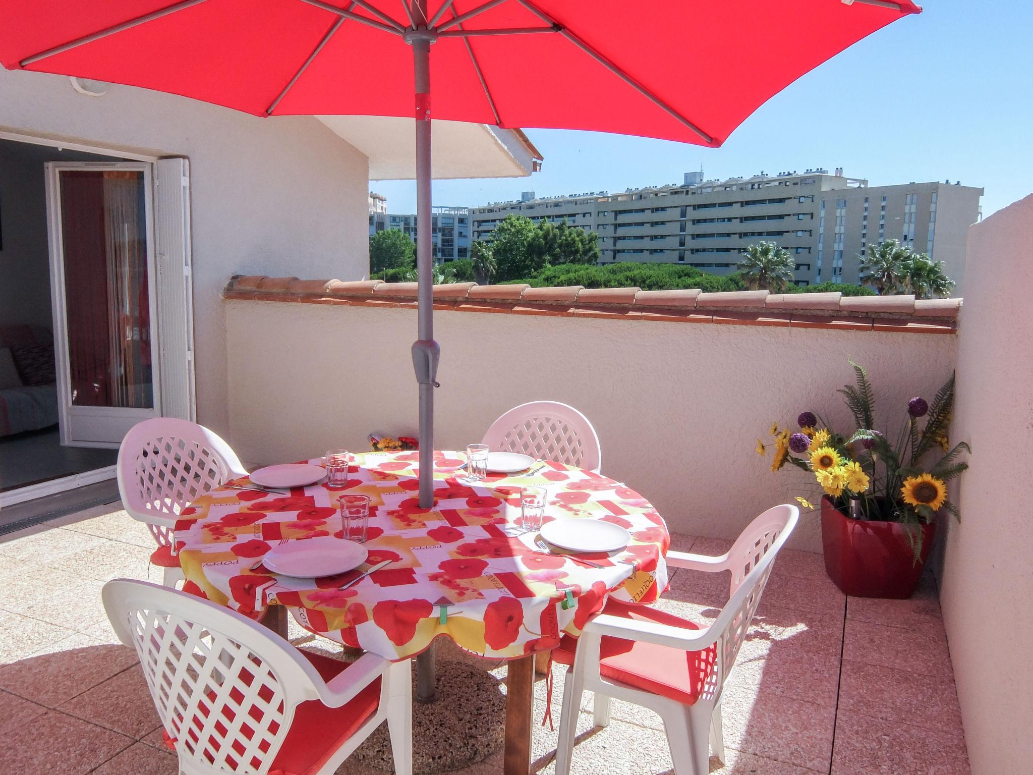 Foto 3 - Apartamento de 2 quartos em Saint-Cyprien com piscina e vistas do mar