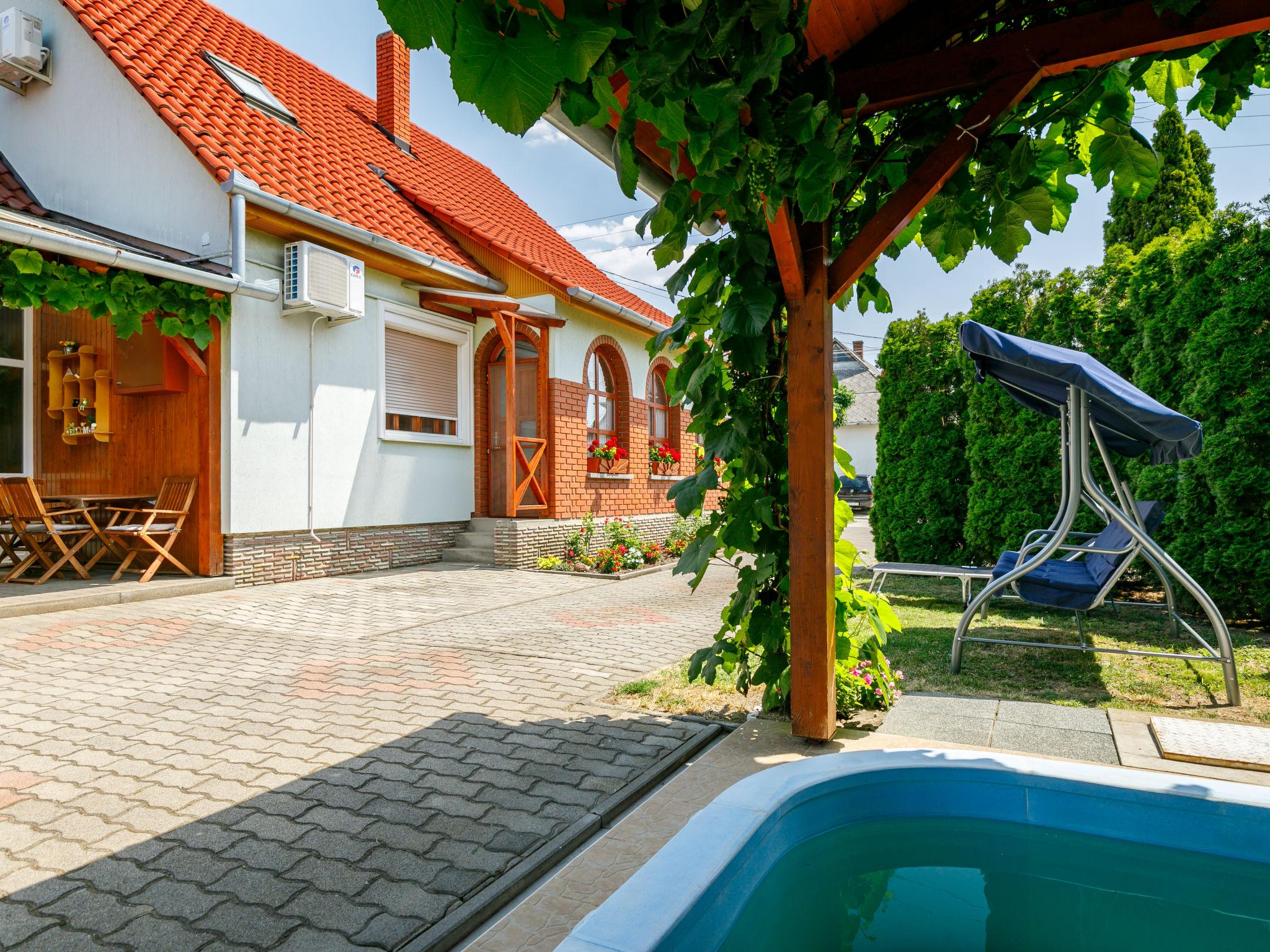 Foto 15 - Apartamento de 3 quartos em Balatonszárszó com piscina e jardim