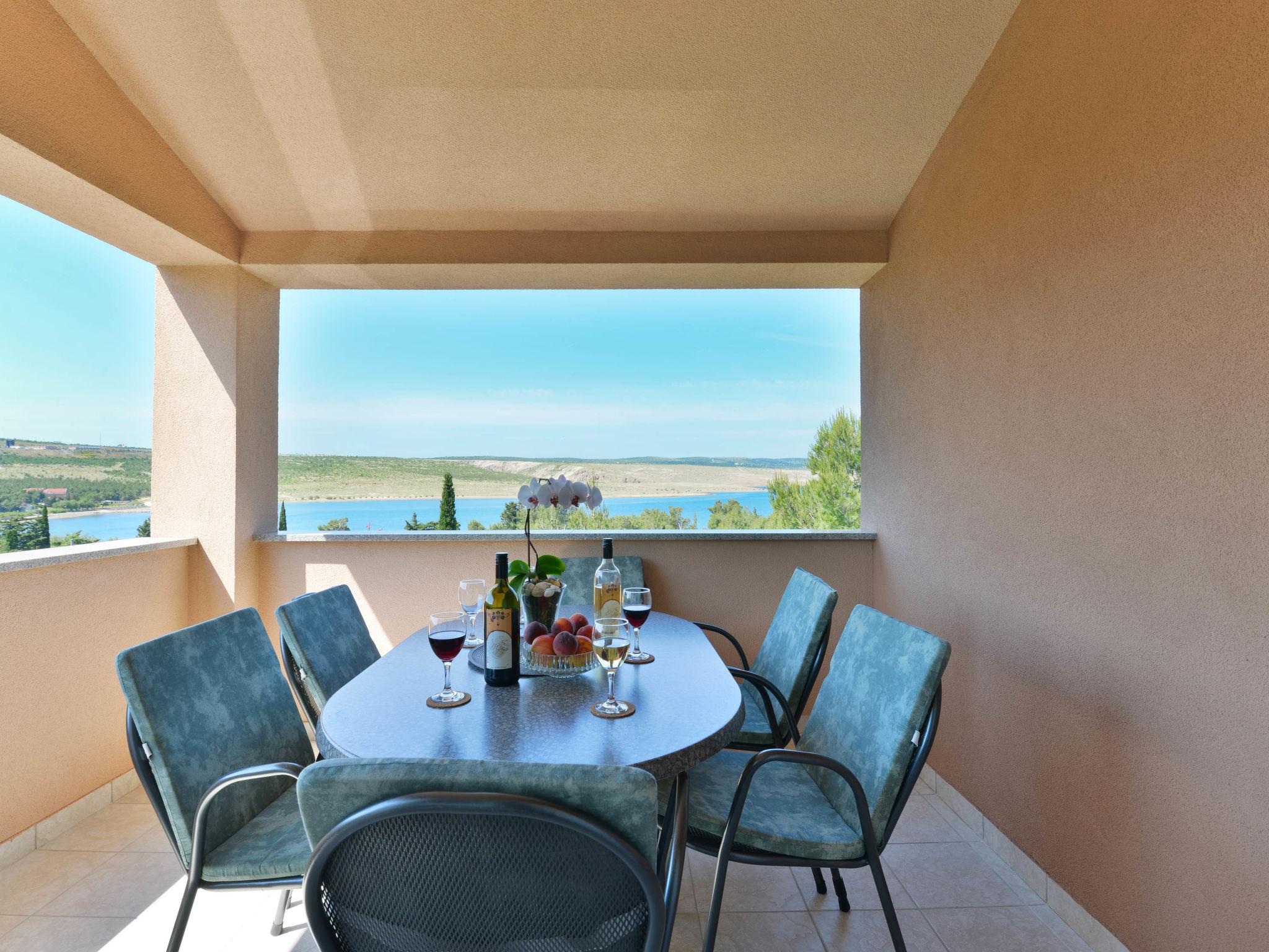 Photo 12 - Appartement de 2 chambres à Jasenice avec piscine et vues à la mer