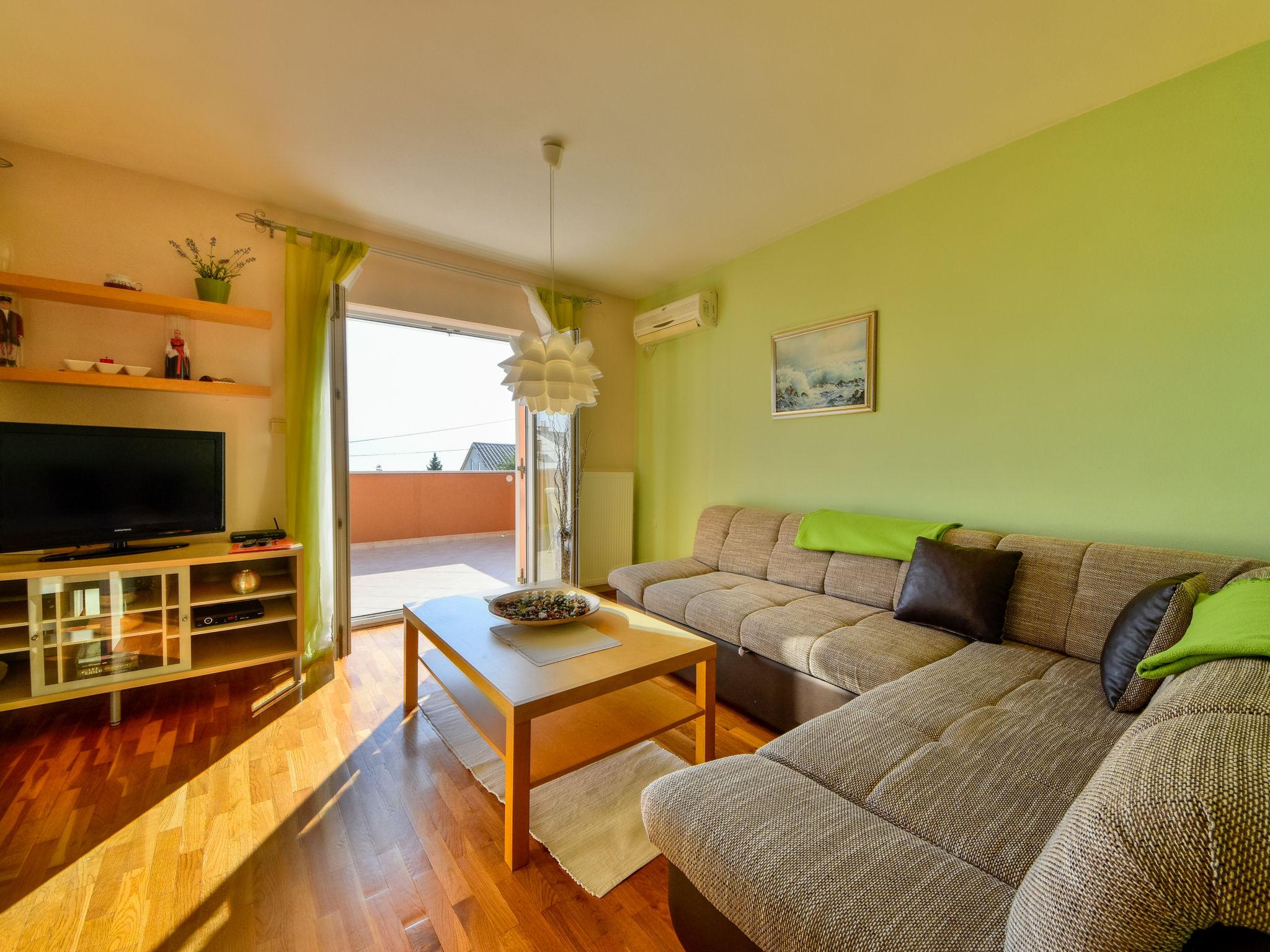 Photo 3 - 3 bedroom Apartment in Novi Vinodolski with garden and terrace