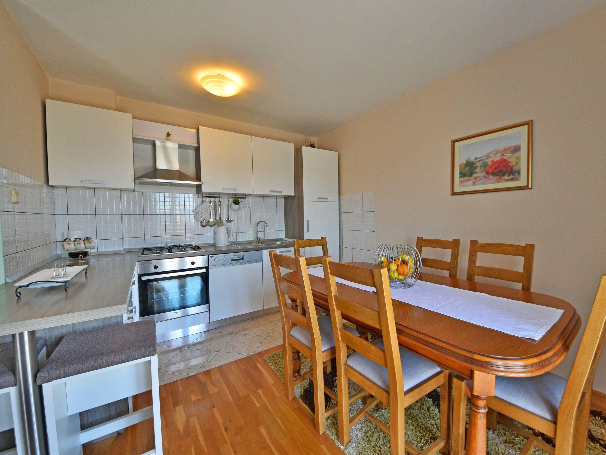 Photo 5 - 3 bedroom Apartment in Novi Vinodolski with garden and terrace